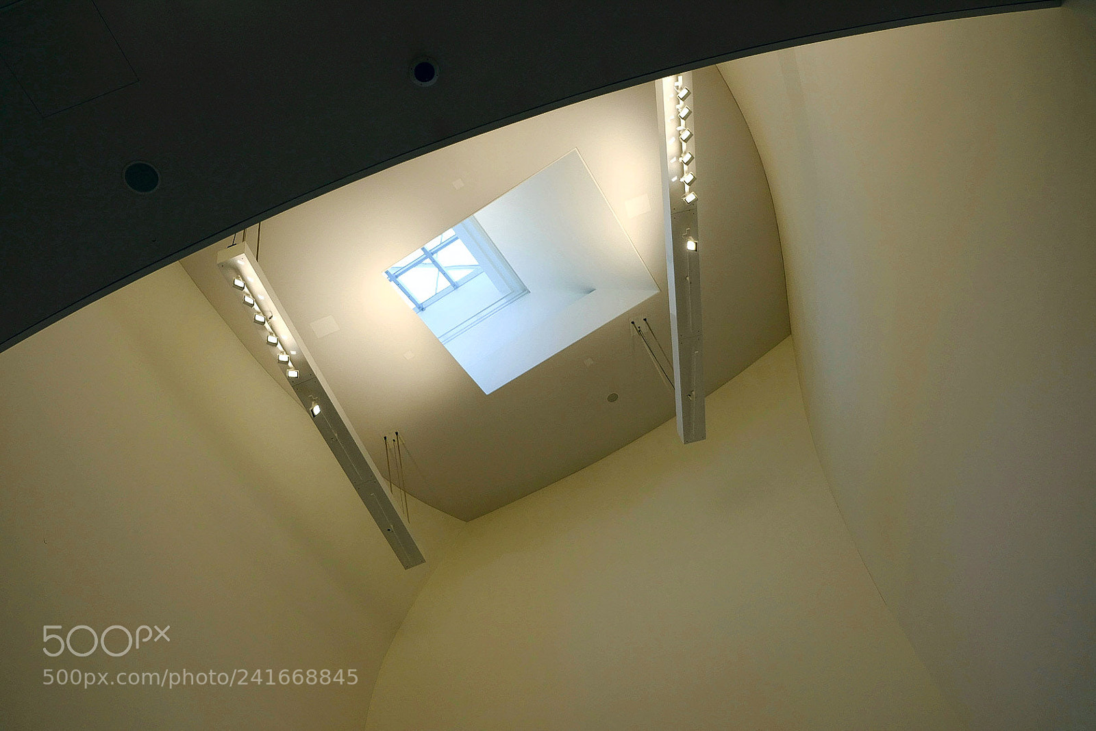 Fujifilm X-E3 sample photo. Fonation vuitton photography