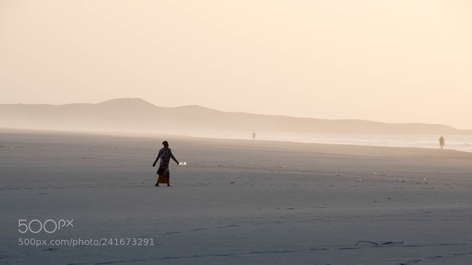 Nikon D7500 sample photo. Woman looking for water photography