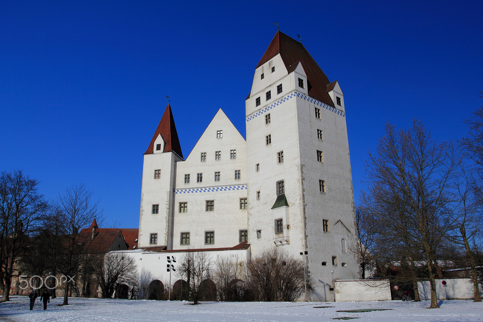 Canon EOS 550D (EOS Rebel T2i / EOS Kiss X4) + Canon EF 17-40mm F4L USM sample photo. New castle in ingolstadt photography