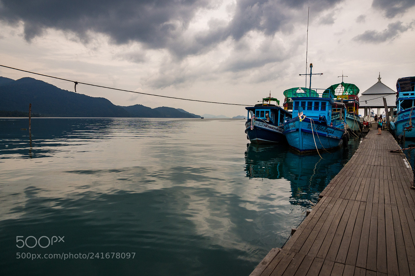 Olympus OM-D E-M10 sample photo. Tour boats in ban photography