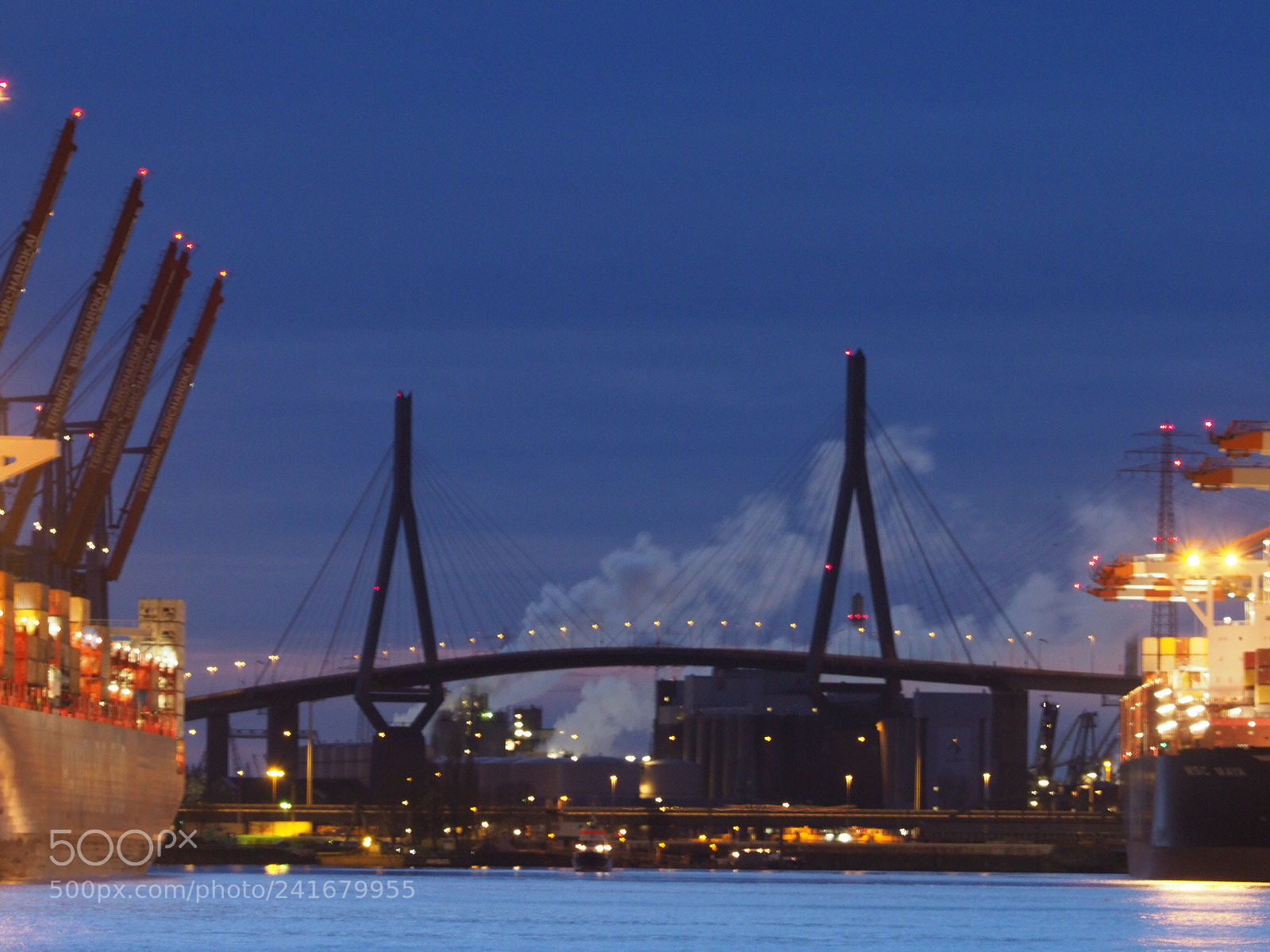 Olympus OM-D E-M1 Mark II sample photo. Hamburg habour just before photography