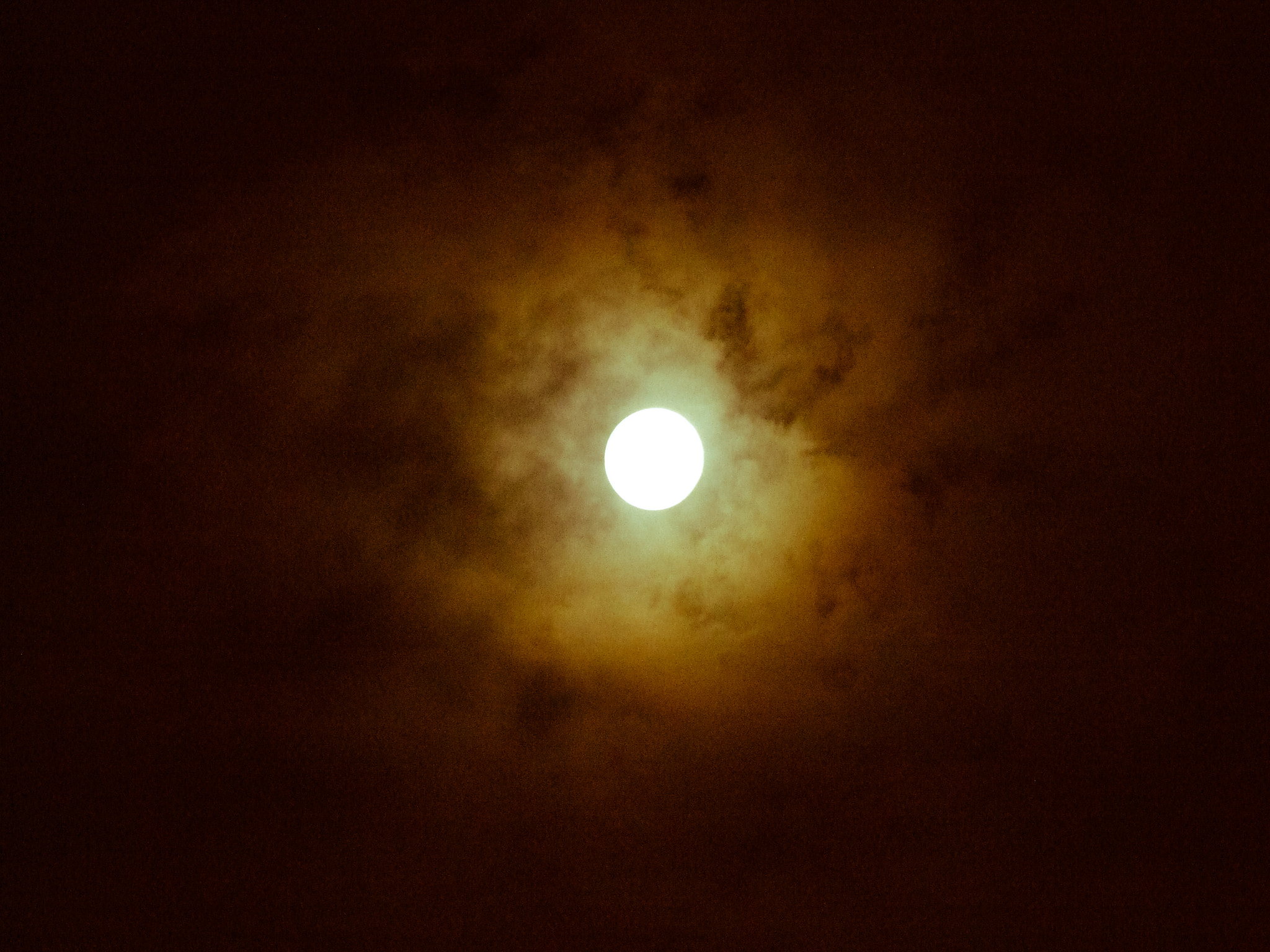 Fujifilm FinePix S9500 sample photo. Full moon photography