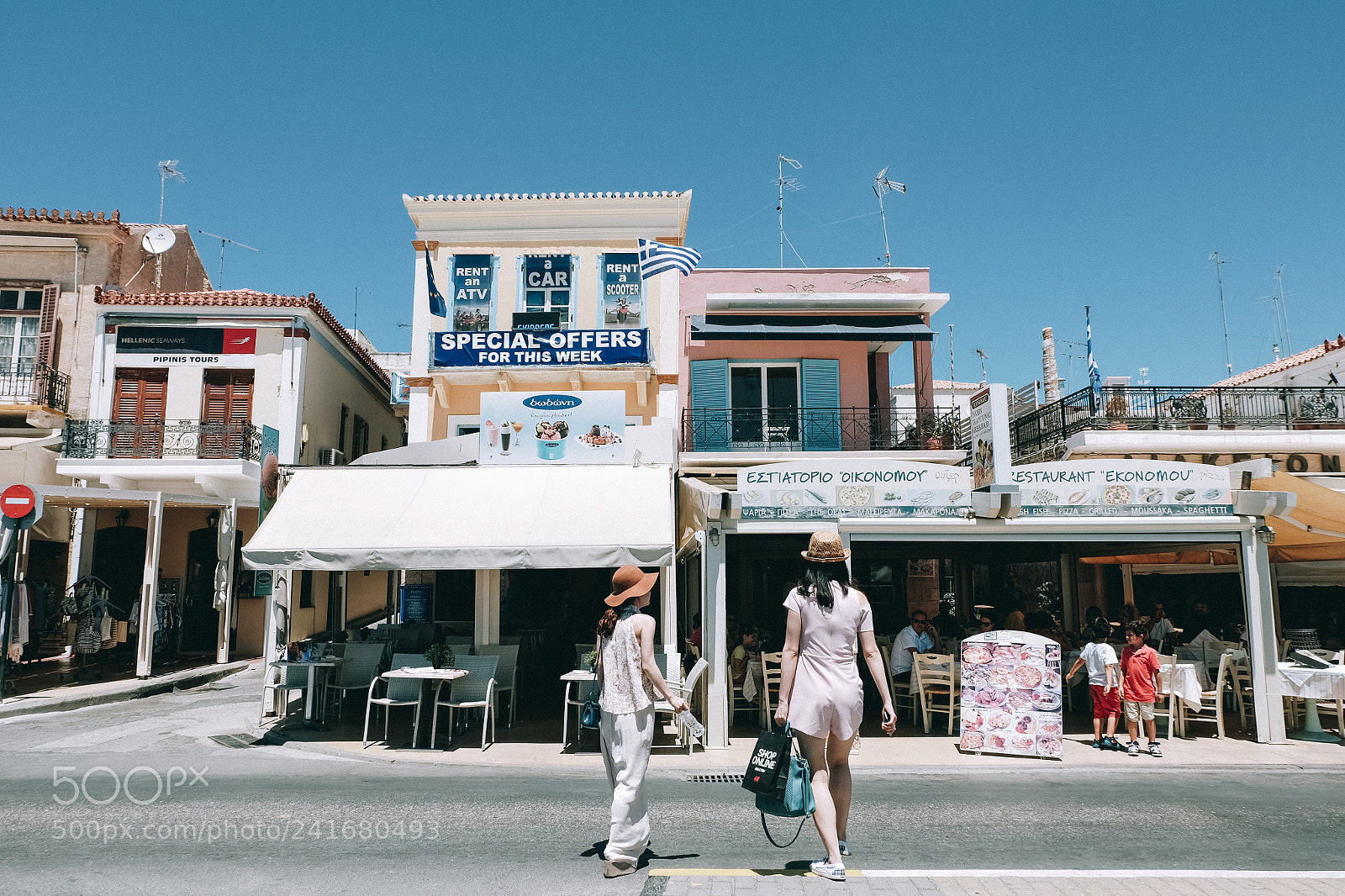 Fujifilm X-T10 sample photo. Cross the road, hot photography