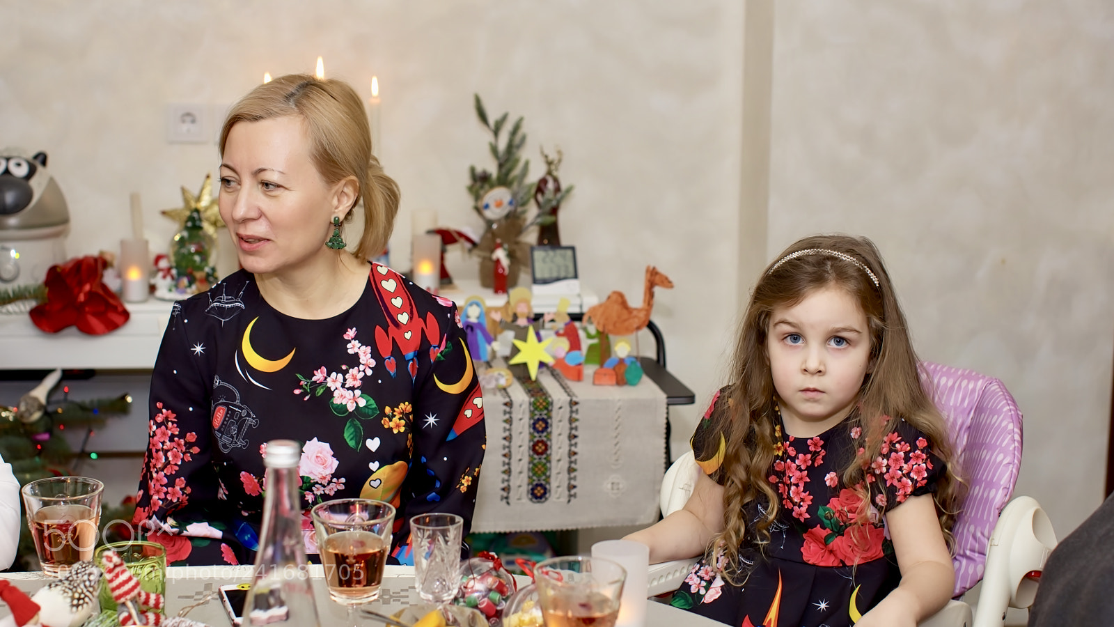 Canon EOS 5DS sample photo. My ladies on christmas photography