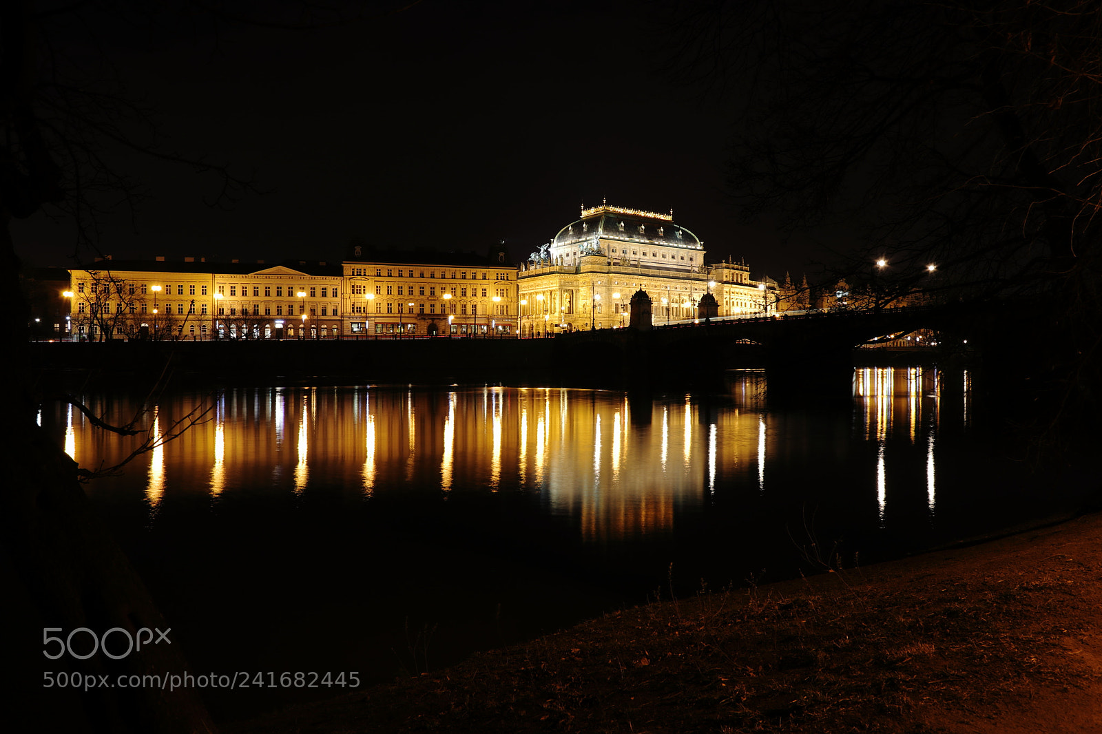 Canon EOS 200D (EOS Rebel SL2 / EOS Kiss X9) sample photo. Prague - national theatre photography