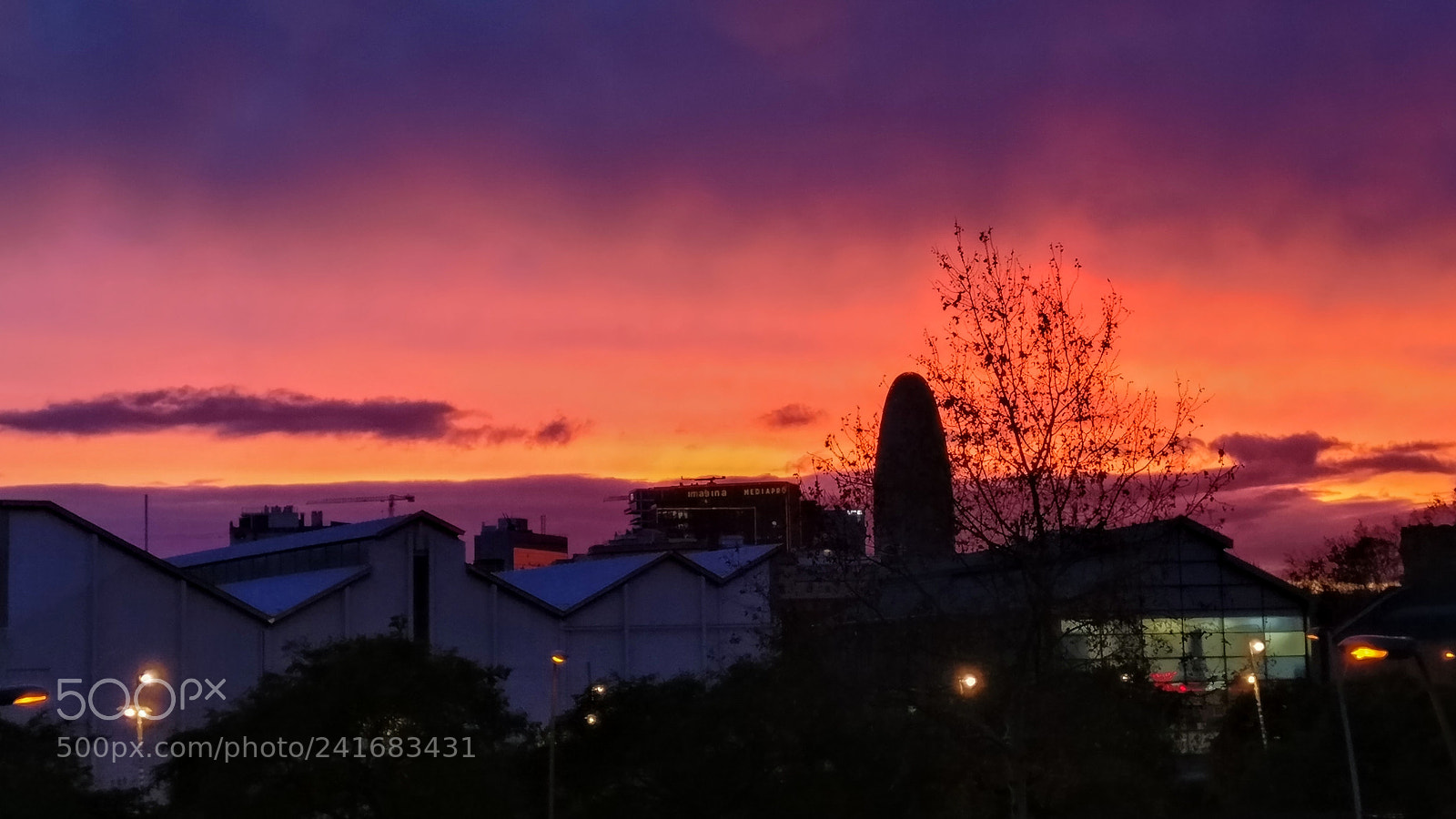 OnePlus A3003 sample photo. Night starting in barcelona photography