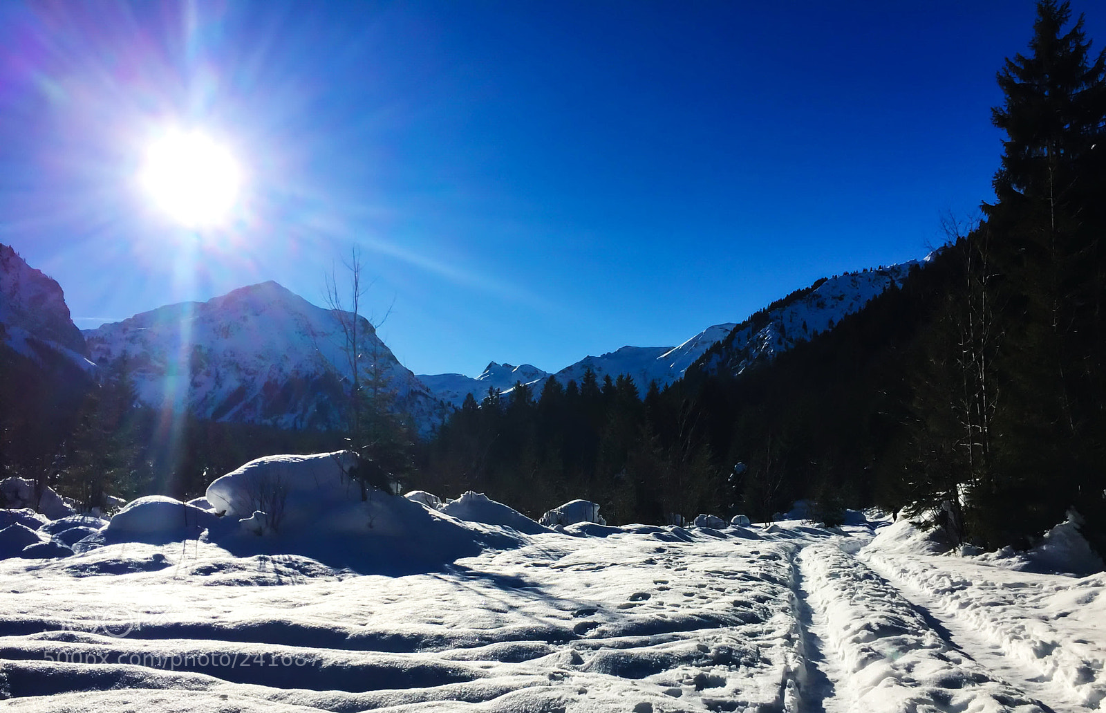 Apple iPhone 6 sample photo. Snow and wintersun photography