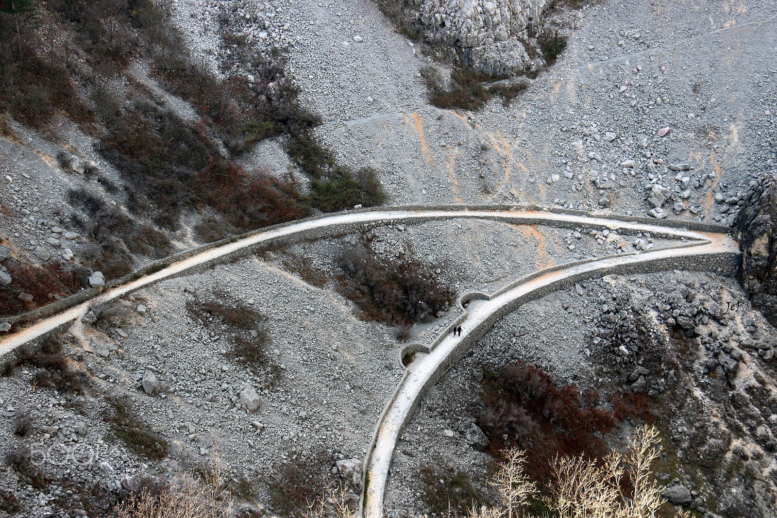 Canon EOS 760D (EOS Rebel T6s / EOS 8000D) sample photo. Just two people on the path... (imotski, croatia) photography