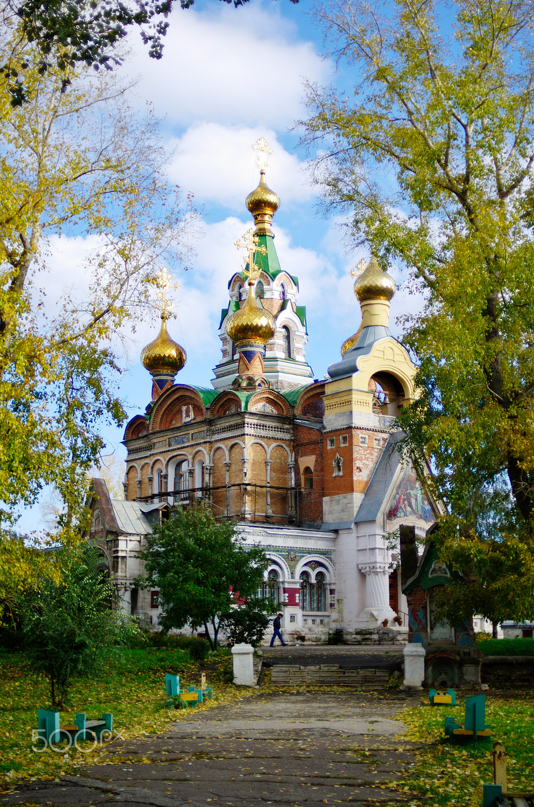 A Series Lens sample photo. Autumn church photography