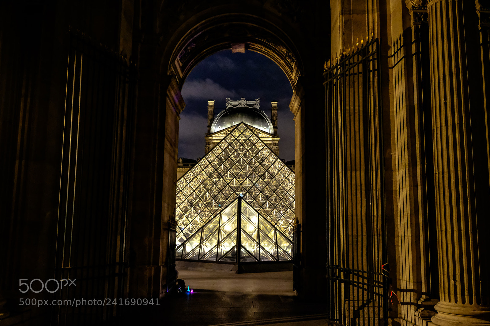 Fujifilm X-T20 sample photo. Pyramide du louvre night photography