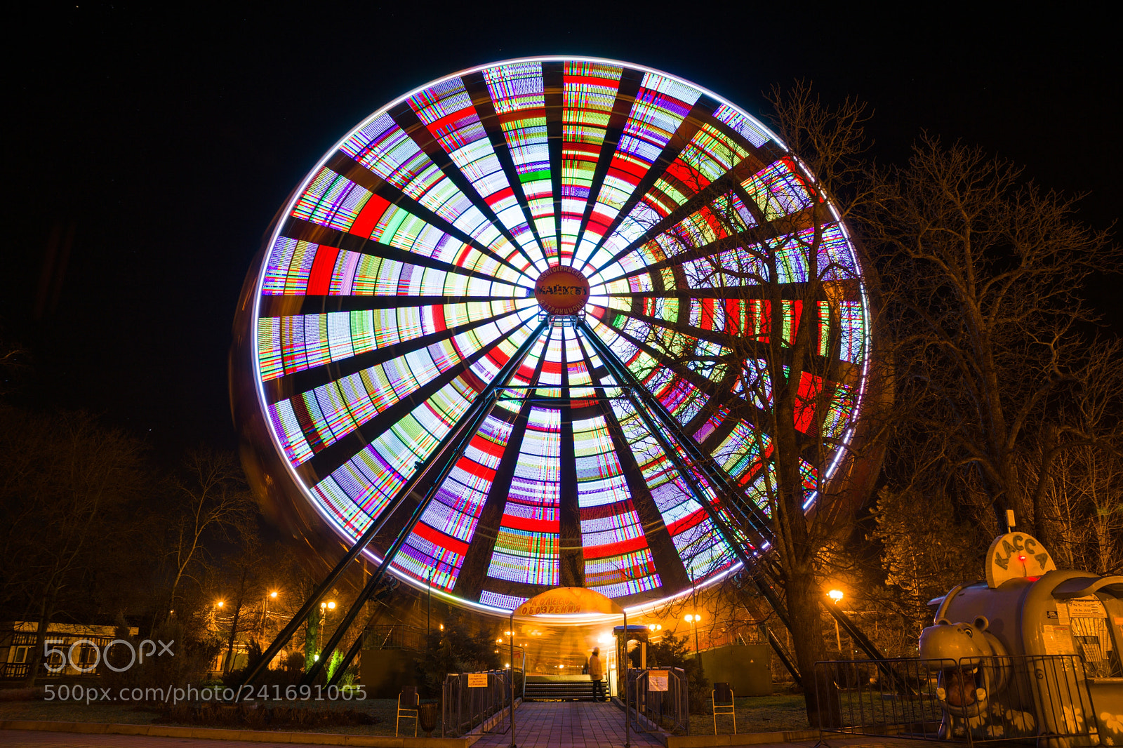 Sony ILCA-77M2 sample photo. Bright wheel photography