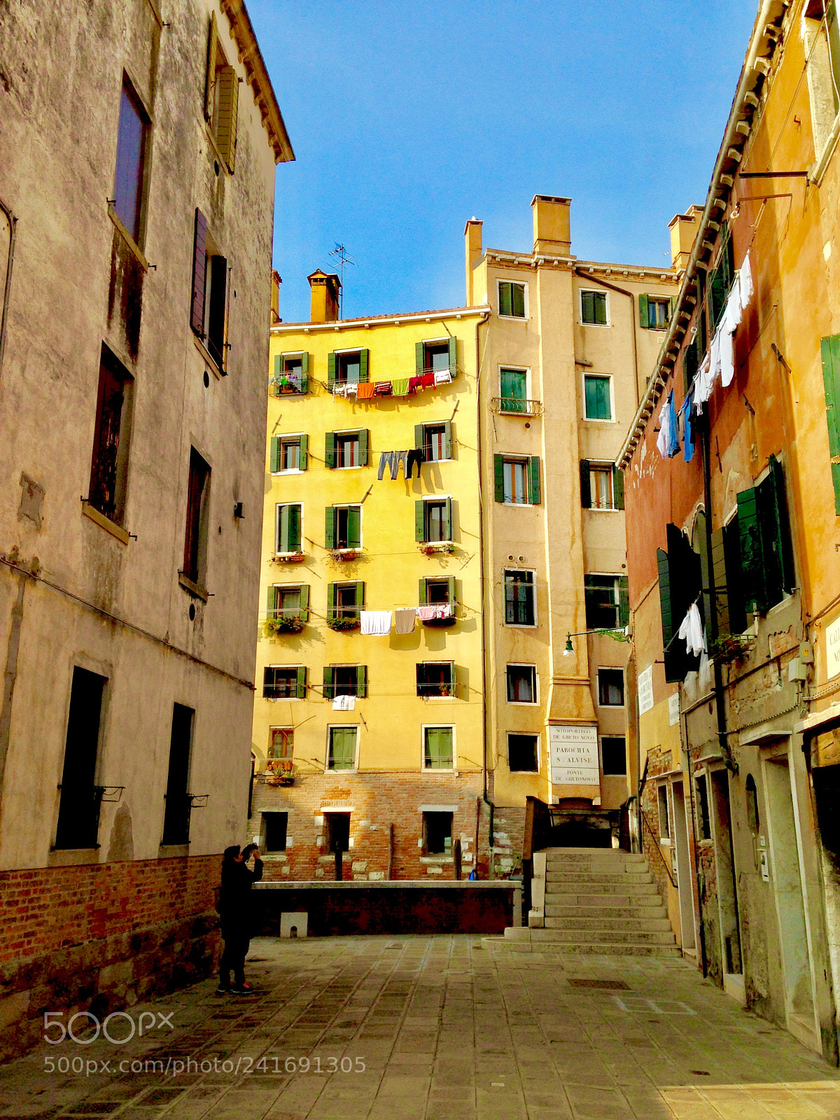Apple iPhone 5 sample photo. Vibrant venetian apartments photography