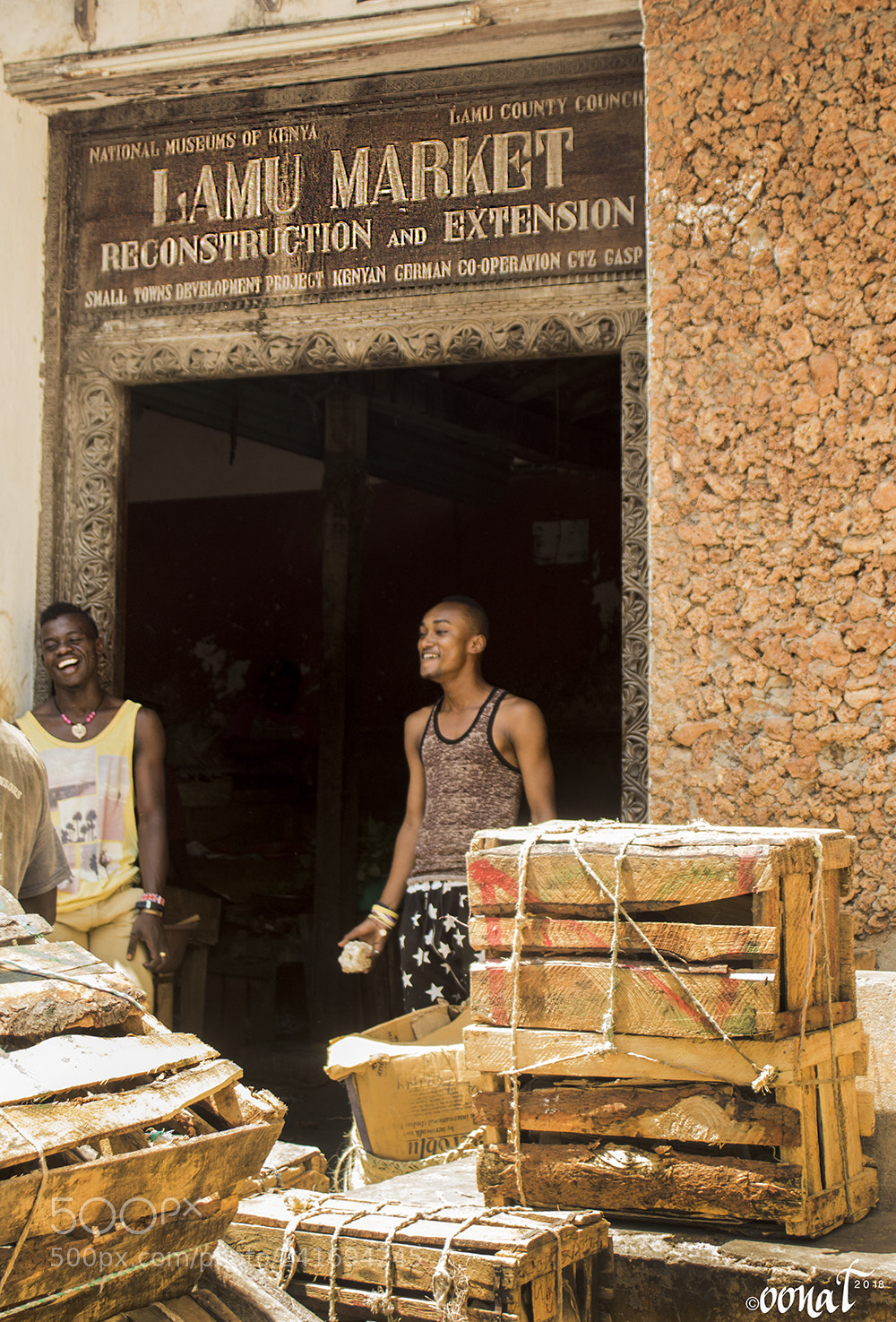 Canon EOS 750D (EOS Rebel T6i / EOS Kiss X8i) sample photo. Lamu market and the photography