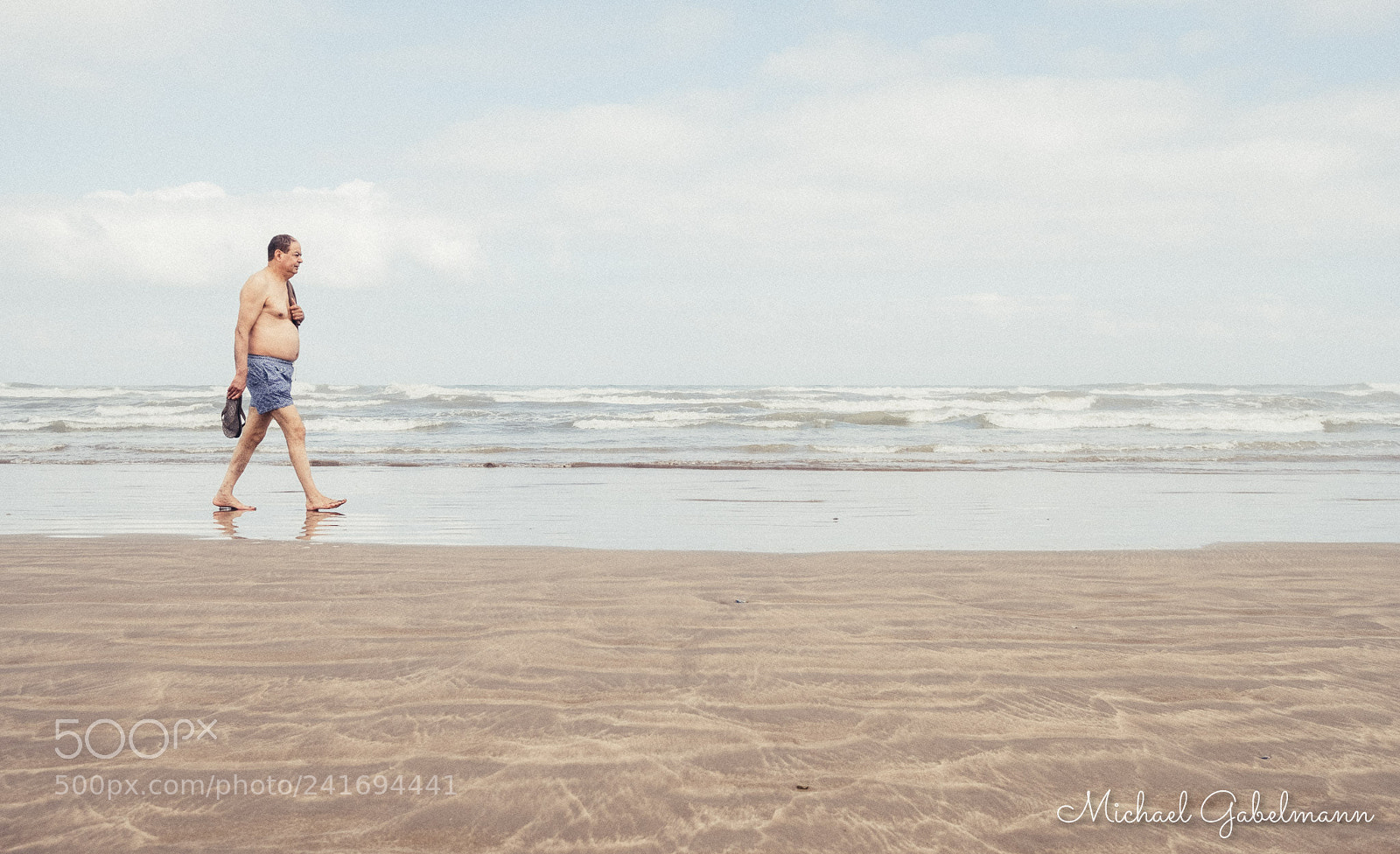 Fujifilm X-T20 sample photo. Beach walker photography
