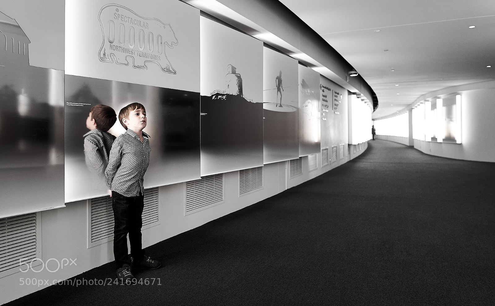 Leica Q (Typ 116) sample photo. Kid in the hall photography