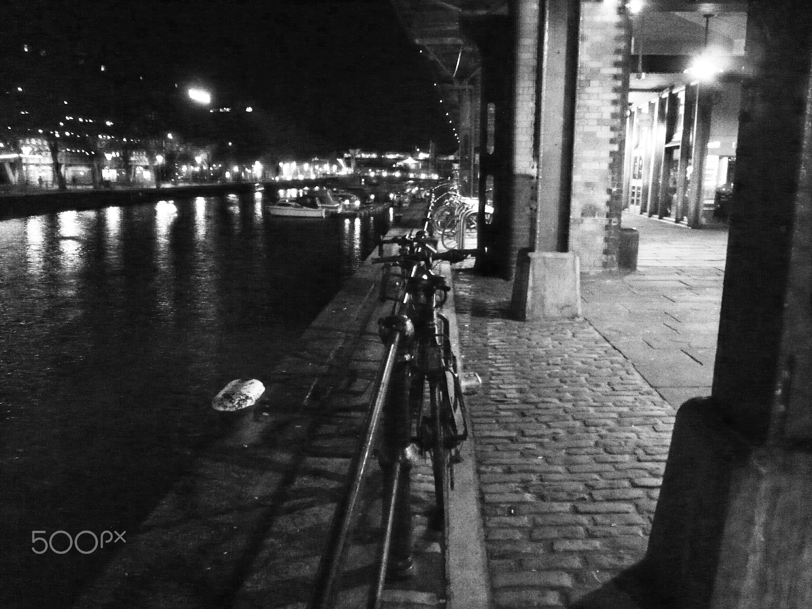 Leica C-LUX 2 sample photo. Harbourside photography