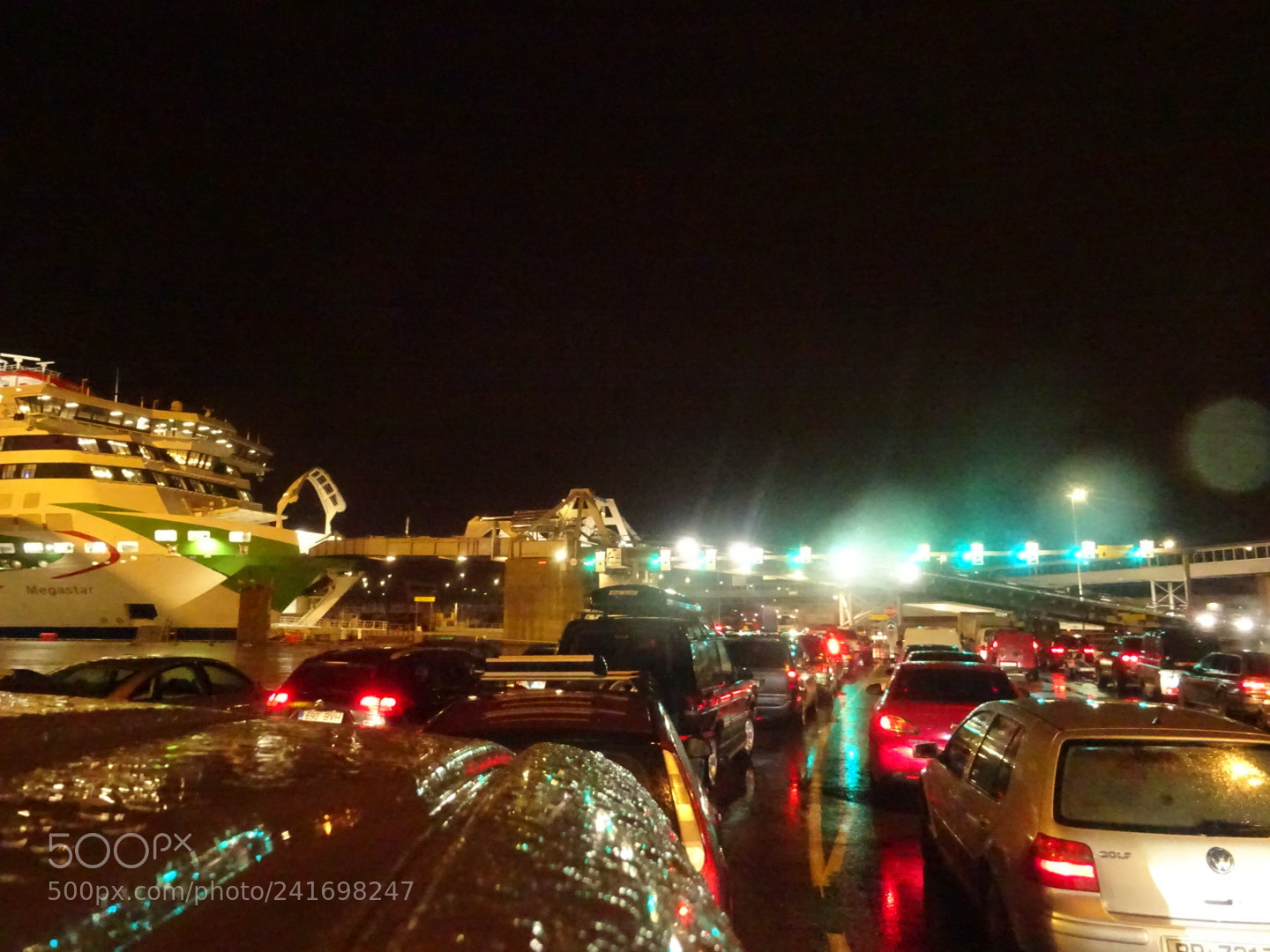 Sony DSC-HX60 sample photo. Waiting for ship photography