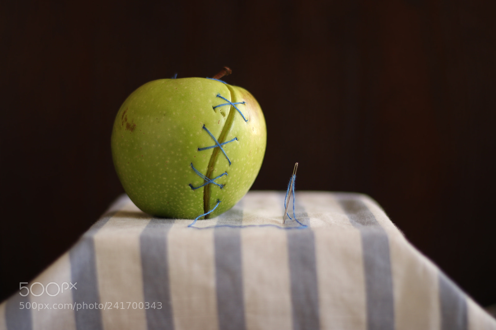Canon EOS 80D + Canon EF 50mm F1.8 STM sample photo. Broken apple photography