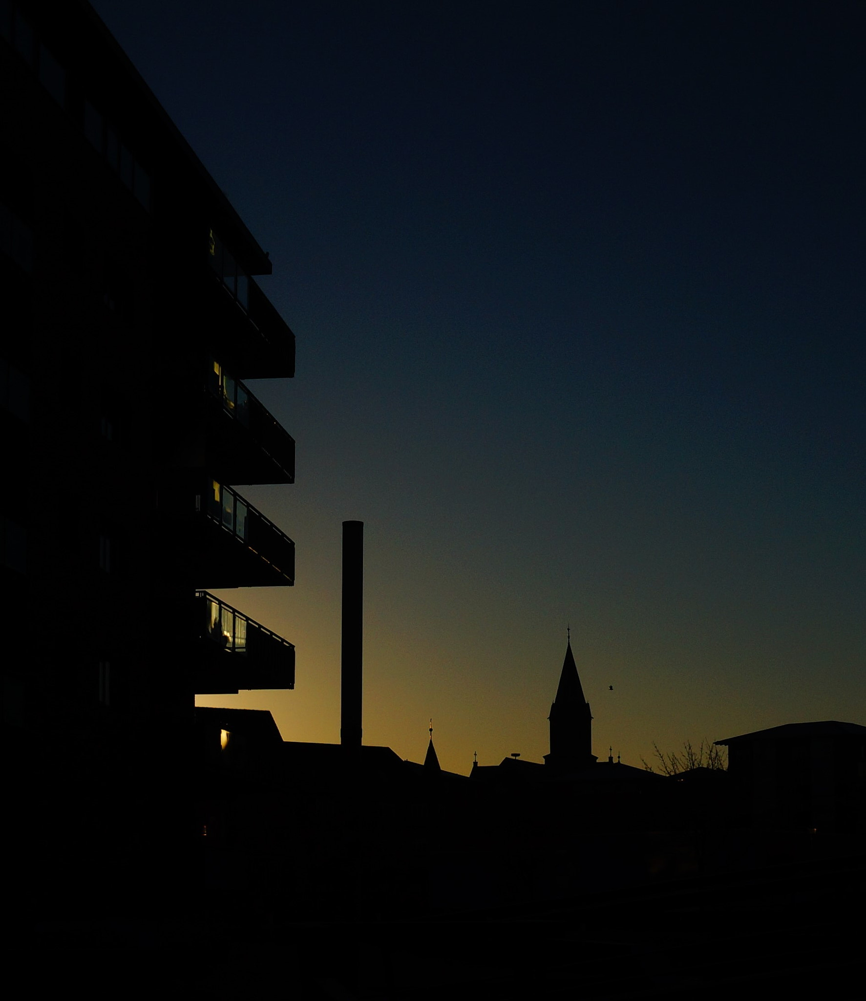 Sony DT 18-200mm F3.5-6.3 sample photo. City silhouette photography