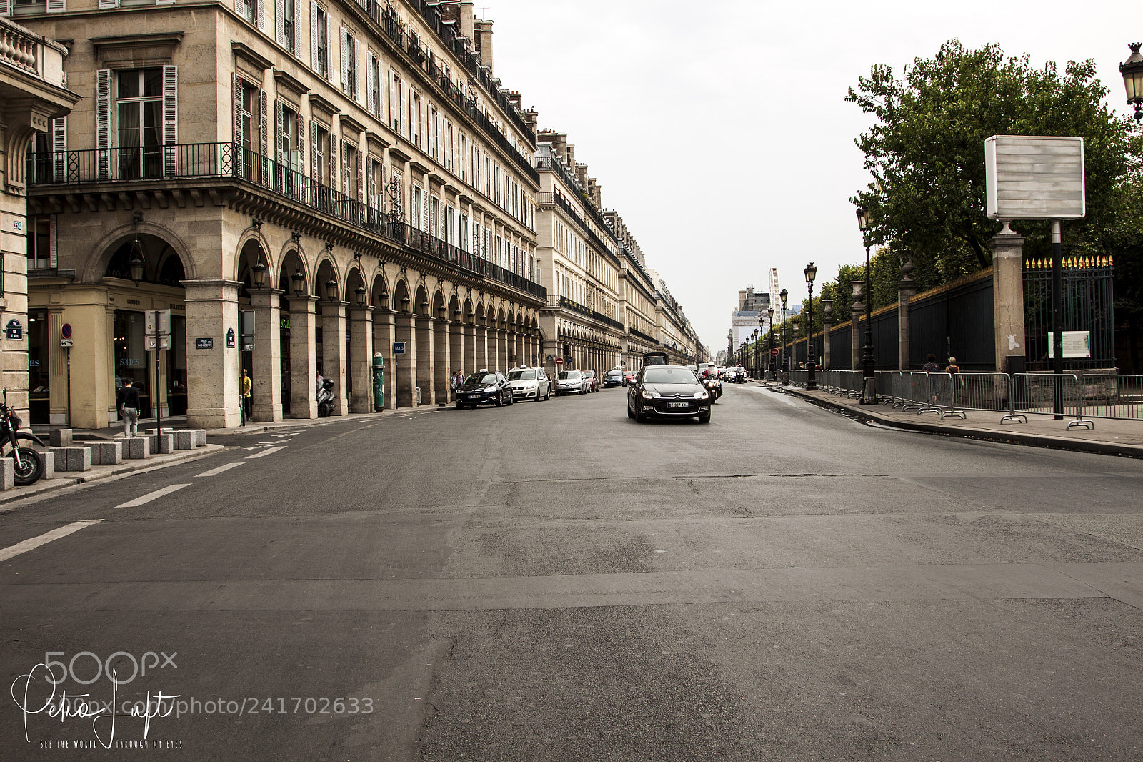 Canon EOS 50D sample photo. Paris traffic photography