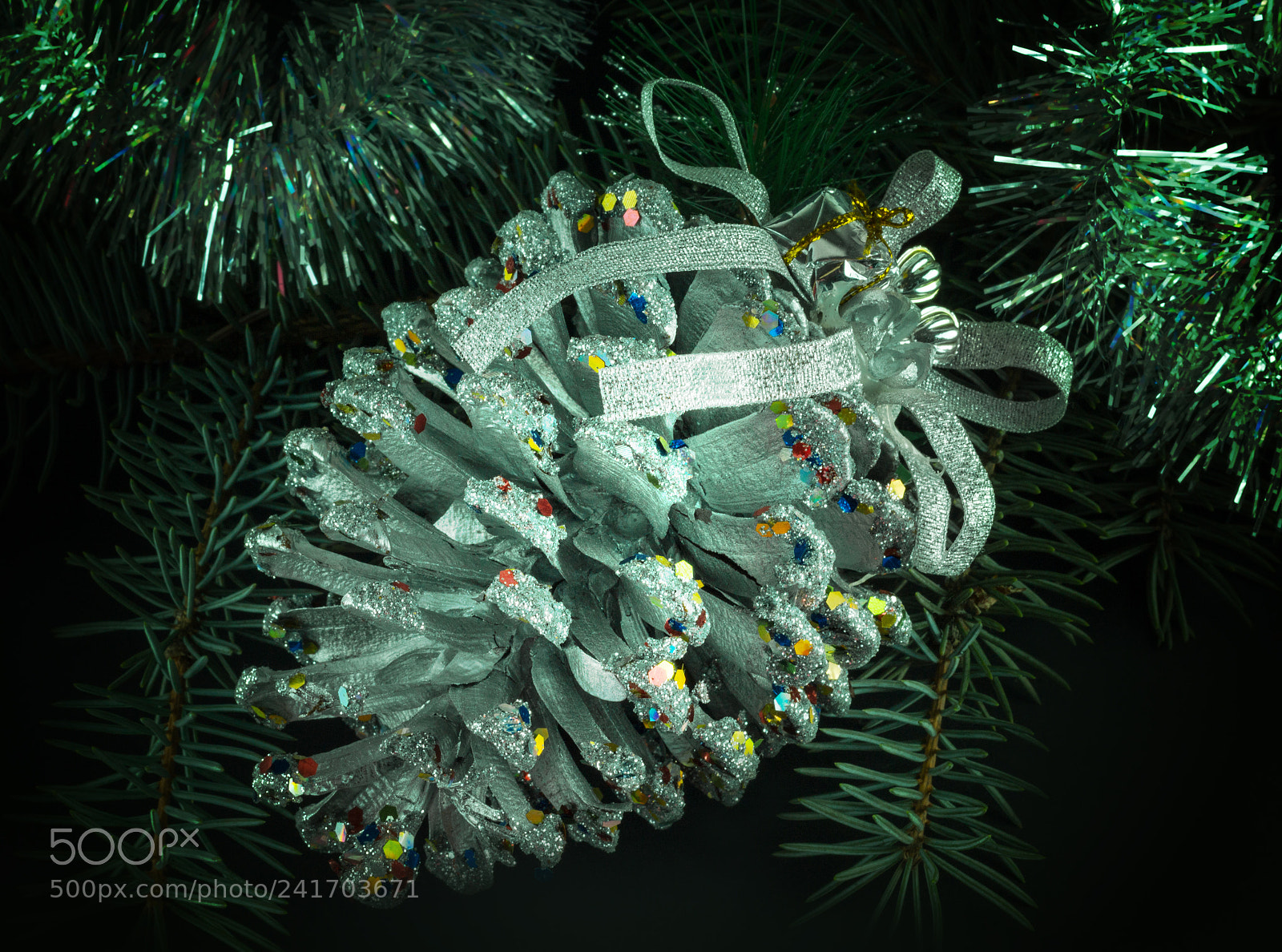 Canon EOS 1200D (EOS Rebel T5 / EOS Kiss X70 / EOS Hi) sample photo. Christmas pine cone with photography
