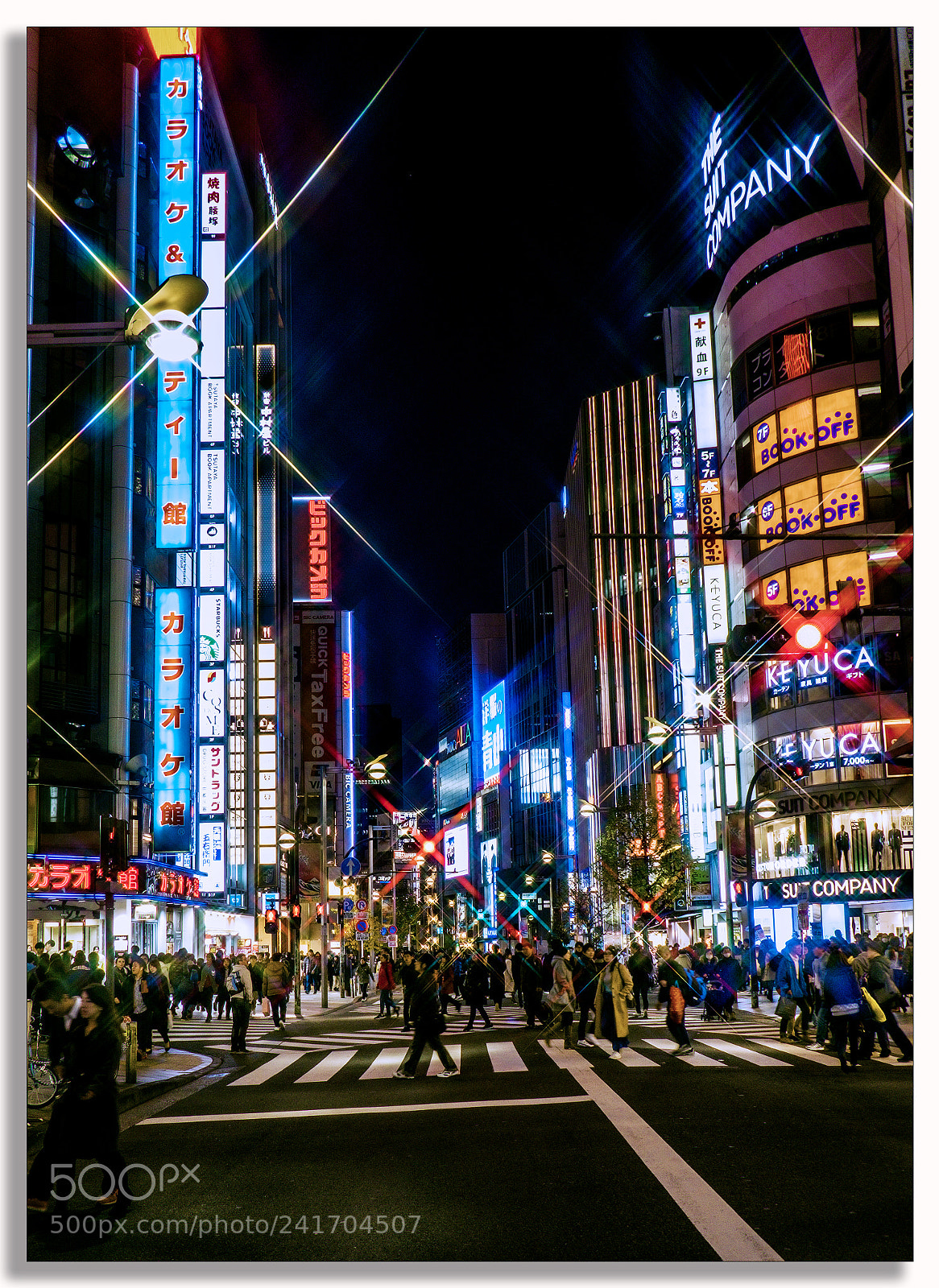 Fujifilm X-T2 sample photo. Shopping in shinjuku .... photography