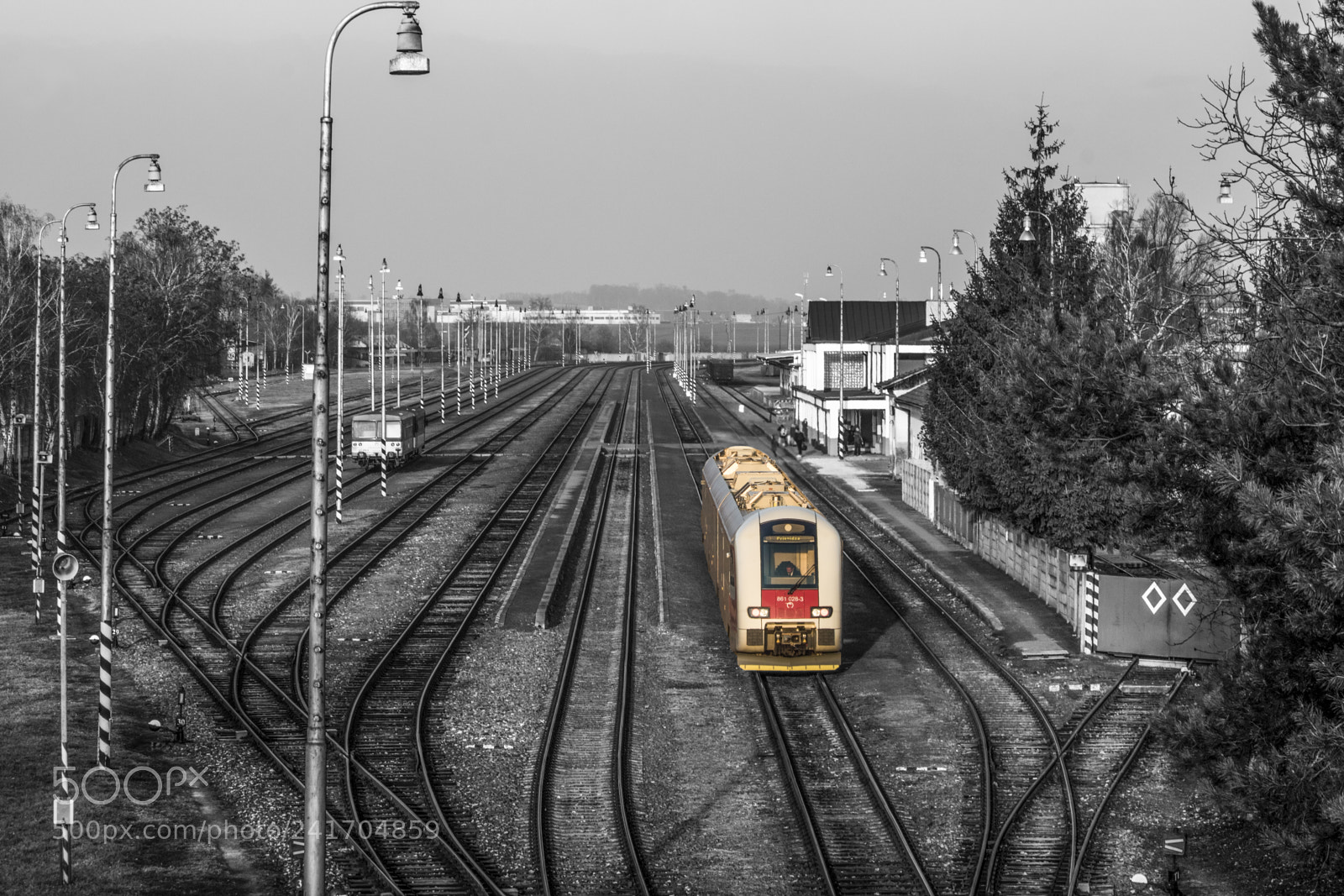 Canon EOS 750D (EOS Rebel T6i / EOS Kiss X8i) sample photo. Train station photography