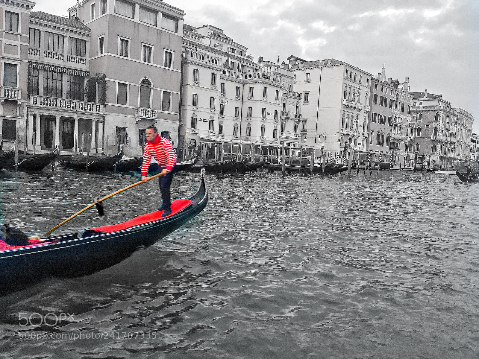 Apple iPhone 6 sample photo. Venice red gondola photography