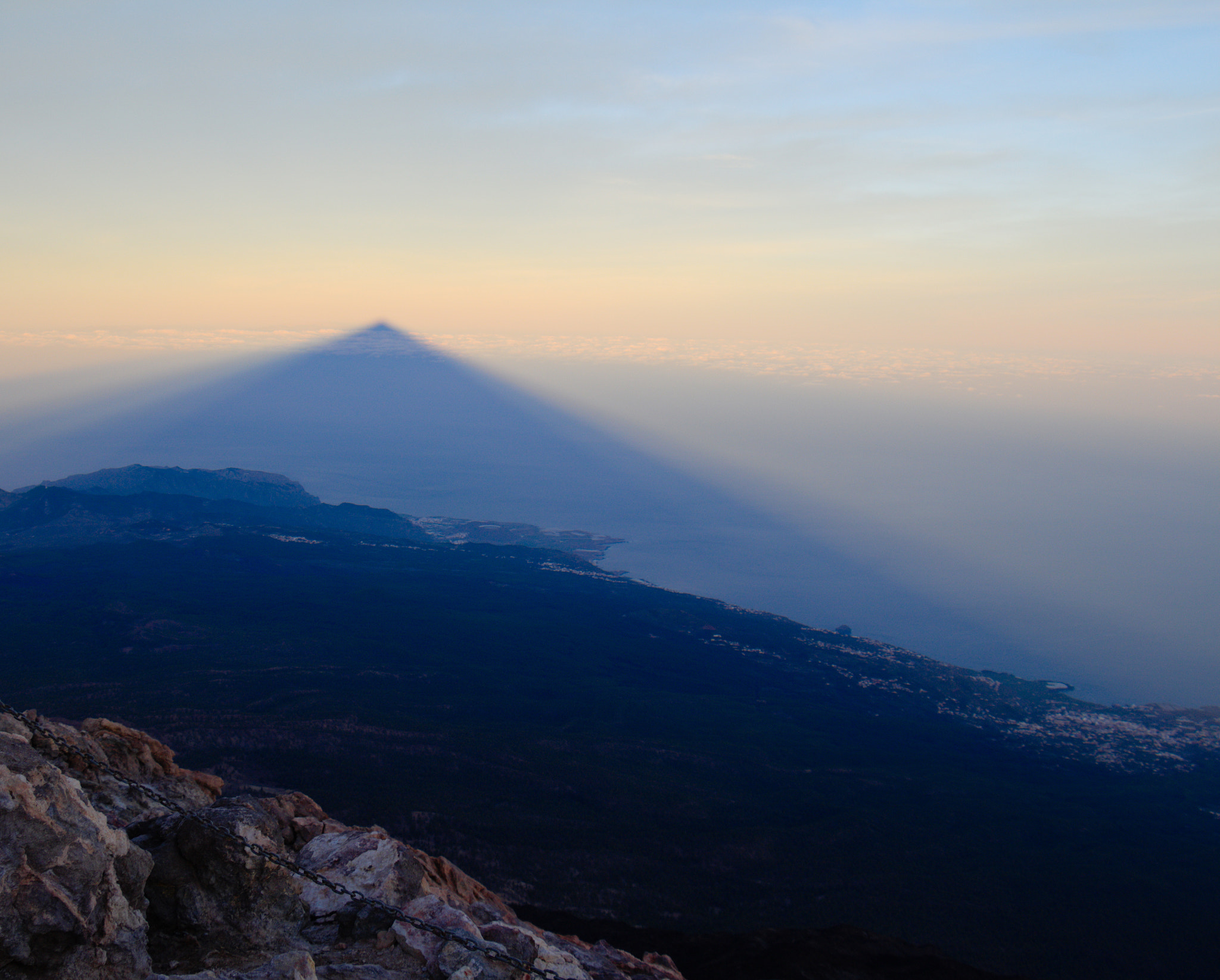 Canon EOS 100D (EOS Rebel SL1 / EOS Kiss X7) + Canon EF-S 18-135mm F3.5-5.6 IS STM sample photo. Sunrise on teide photography
