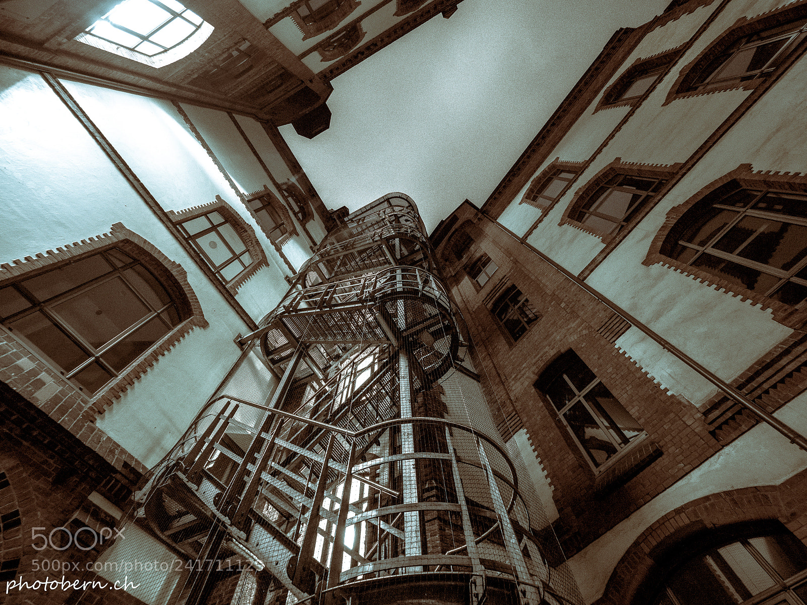 Olympus OM-D E-M1 Mark II sample photo. Treppe photography