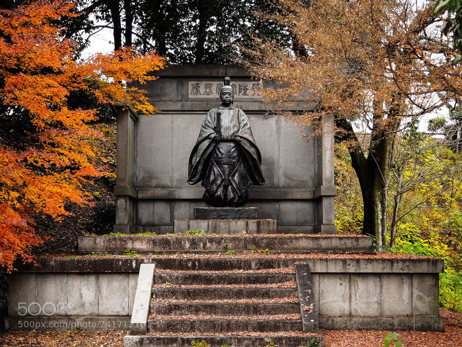 Olympus OM-D E-M10 II sample photo. Shinto's statue near kotohira-gū photography