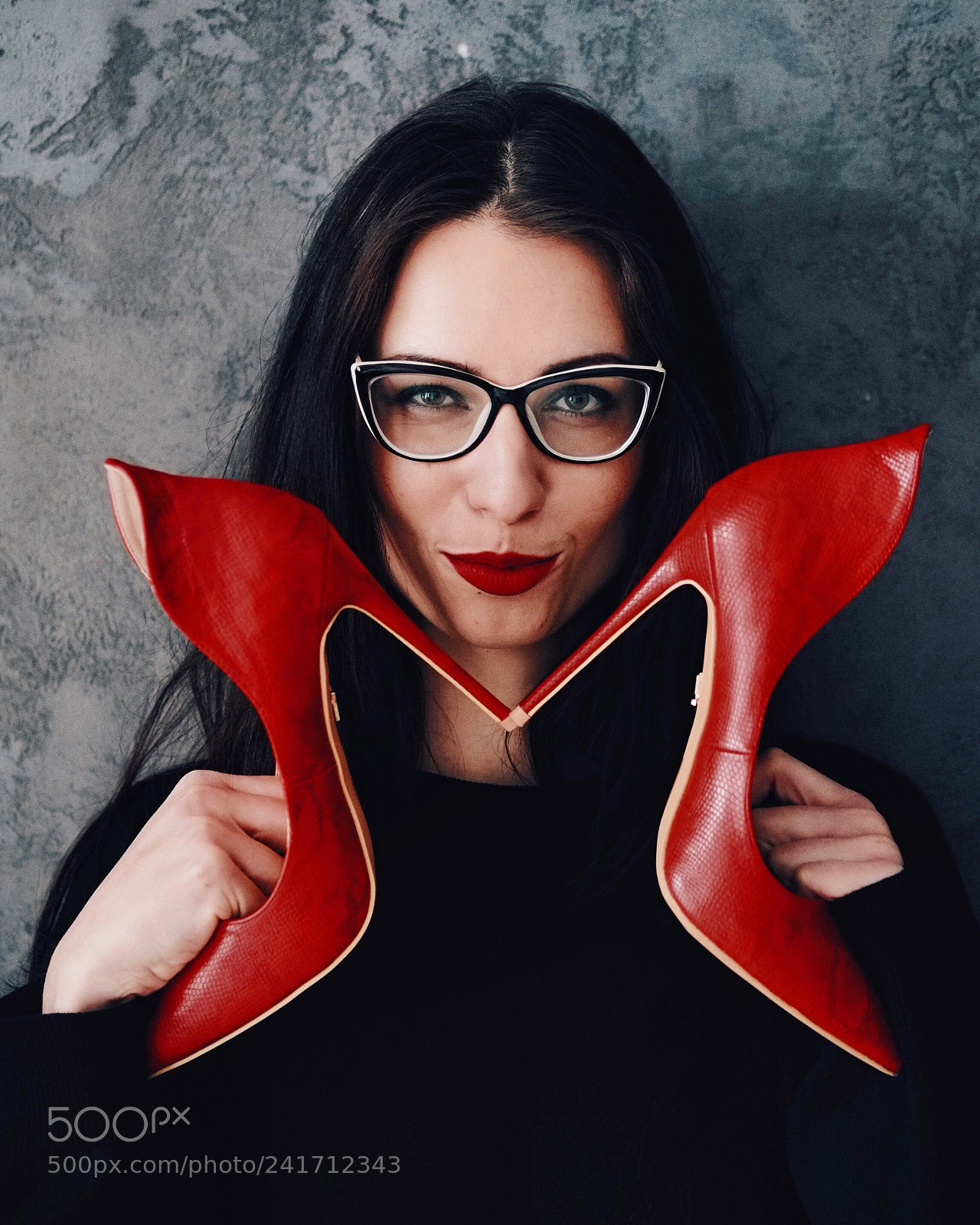 Fujifilm X-Pro1 sample photo. Women in black&red photography