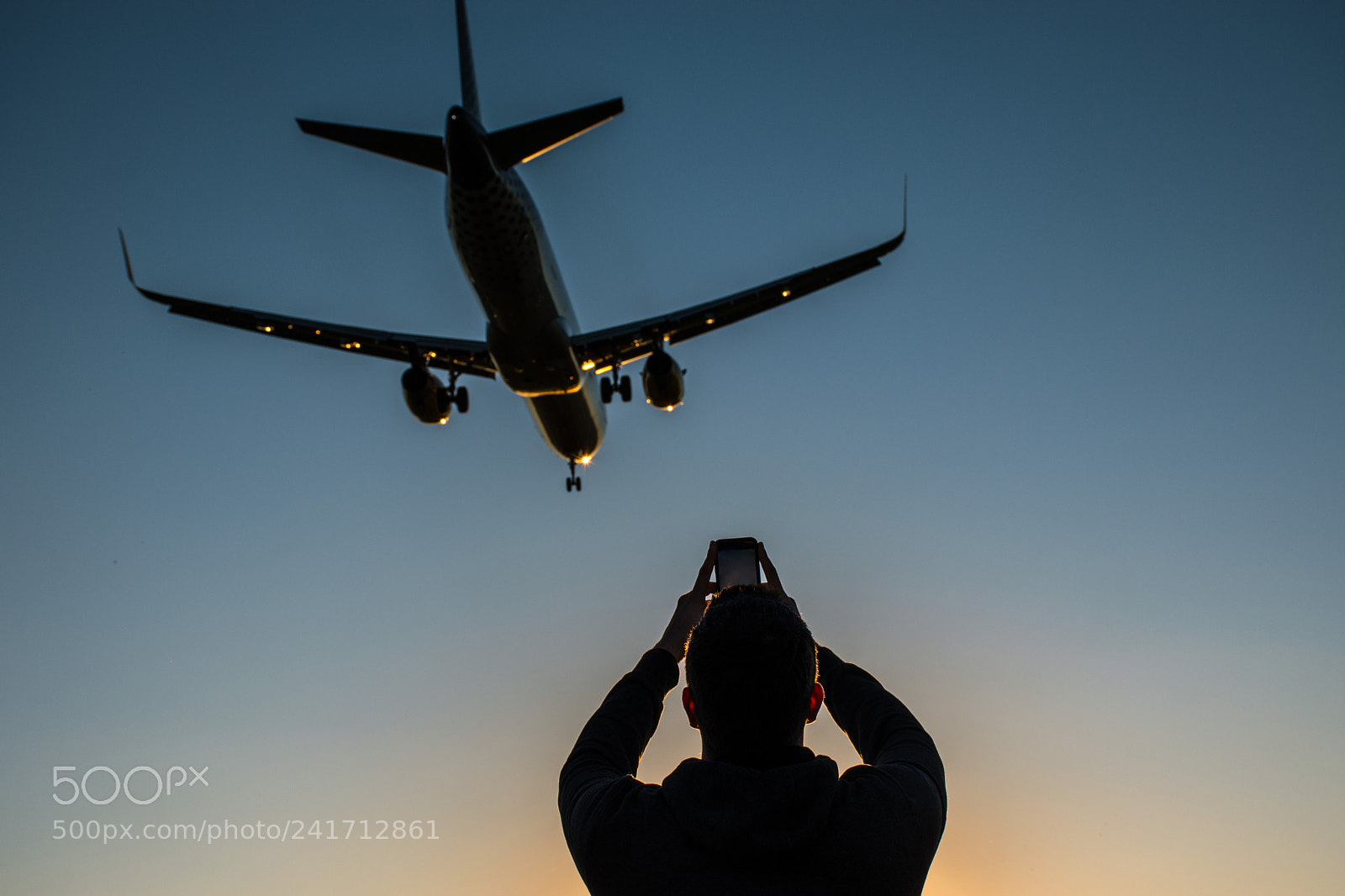 Nikon D5600 sample photo. Atardecer en el aeropuerto photography