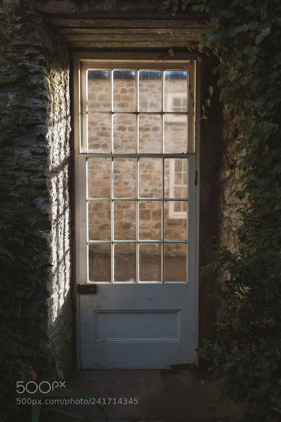 Nikon D700 sample photo. Through the door photography