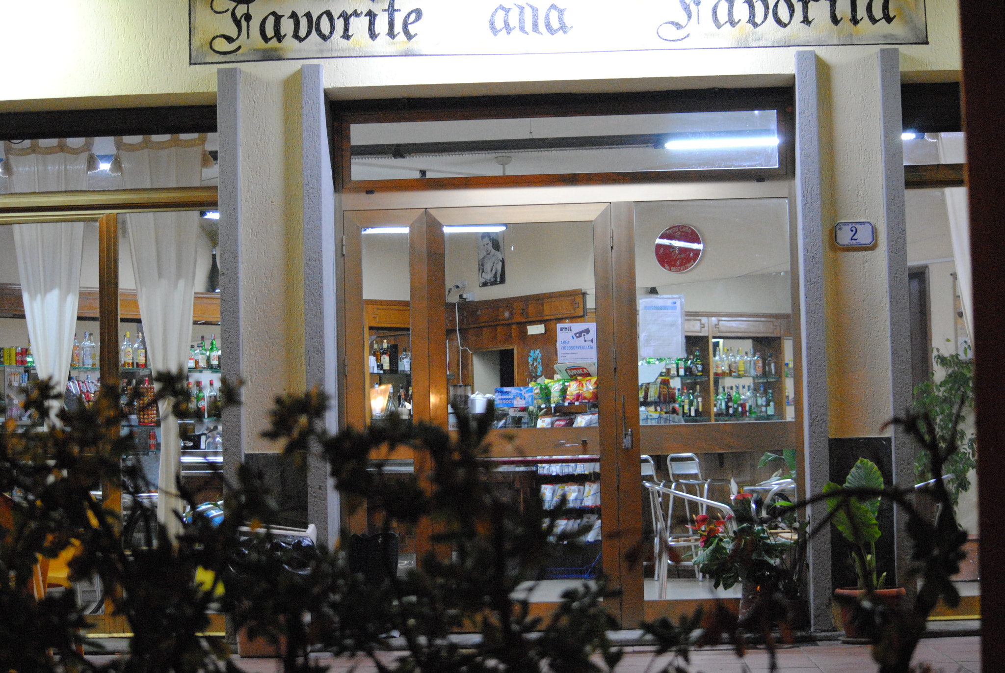 Nikon D3000 sample photo. Closing time photography