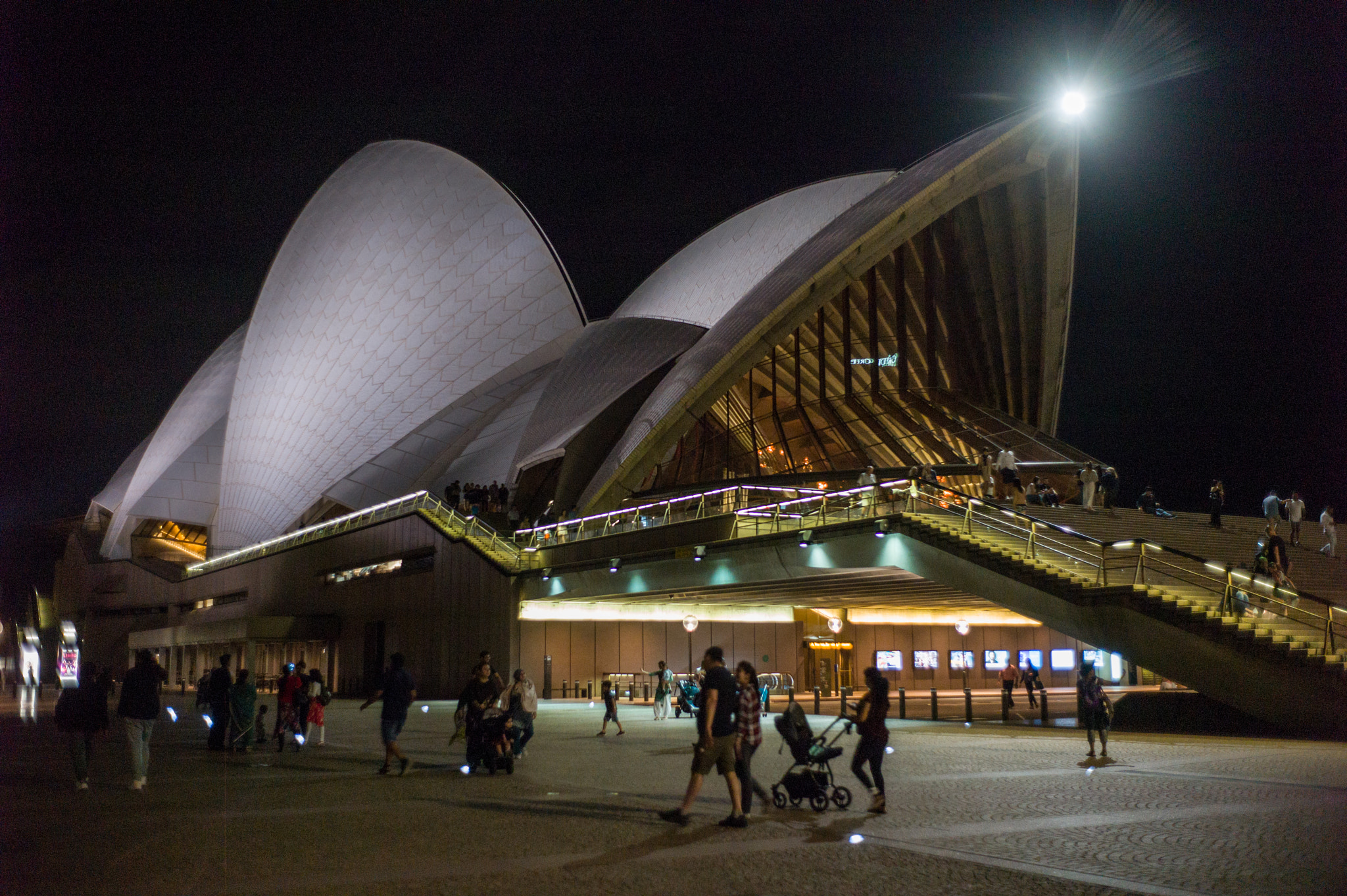 Leica M9 + Summicron-M 50mm f/2 (IV, V) sample photo. Opera house photography