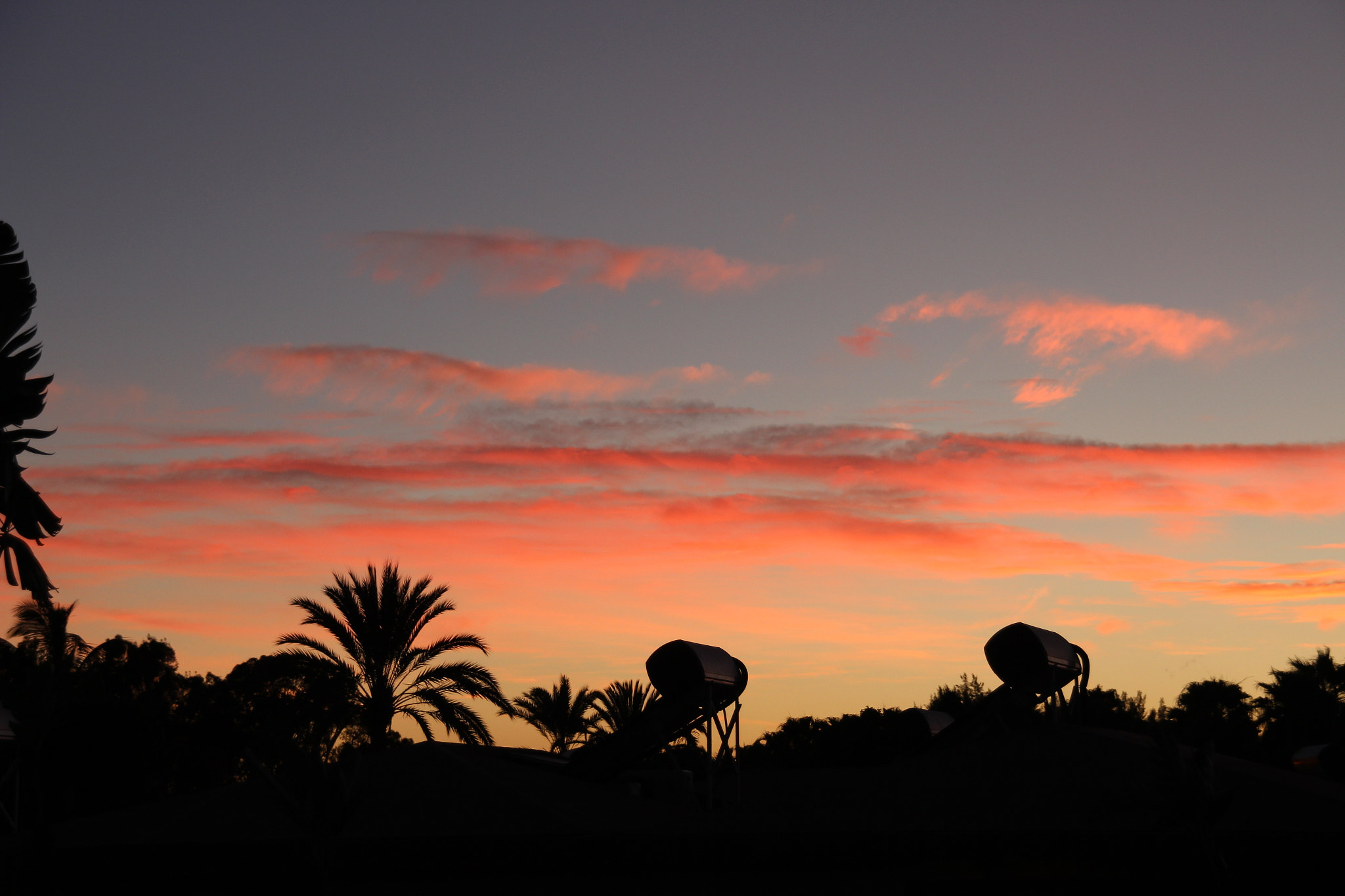 Canon EOS 700D (EOS Rebel T5i / EOS Kiss X7i) + Sigma 18-200mm f/3.5-6.3 DC OS sample photo. The sunset of canary photography