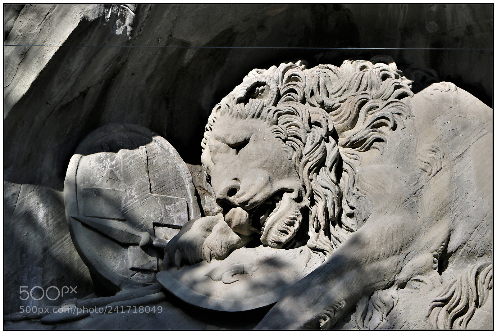 Canon EOS 750D (EOS Rebel T6i / EOS Kiss X8i) sample photo. Lion monument photography