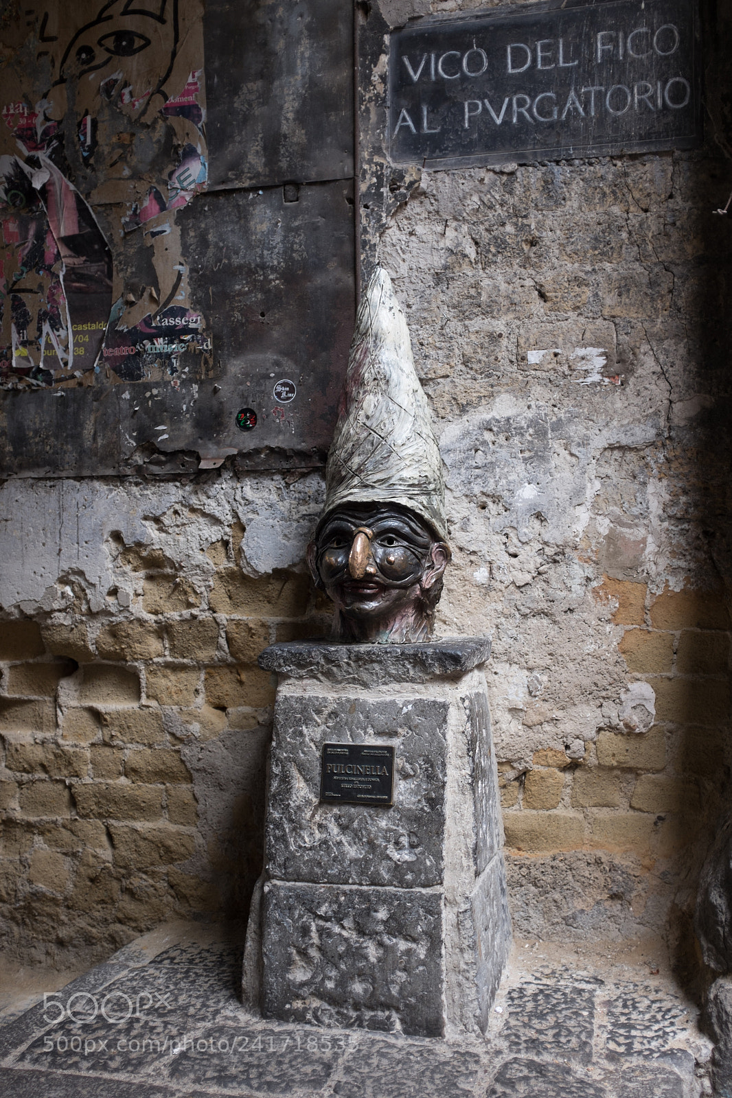 Fujifilm X100T sample photo. Pulcinella statue in vico photography
