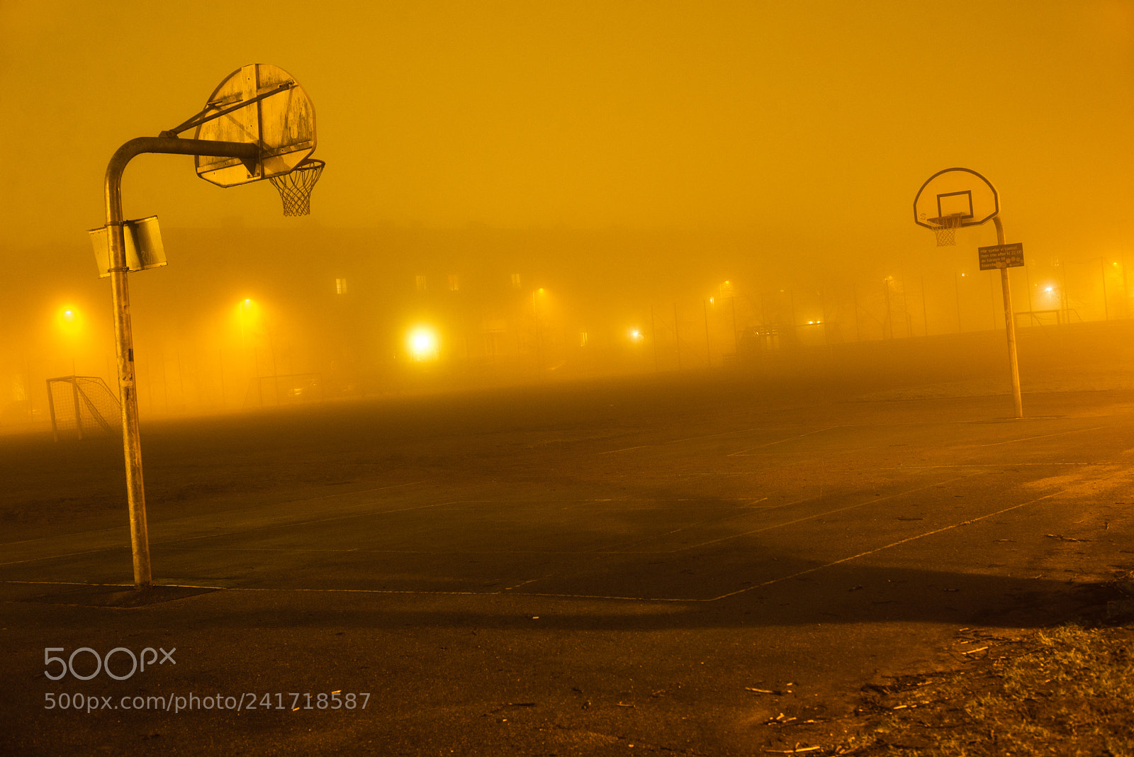 Nikon D600 sample photo. Foggy court photography