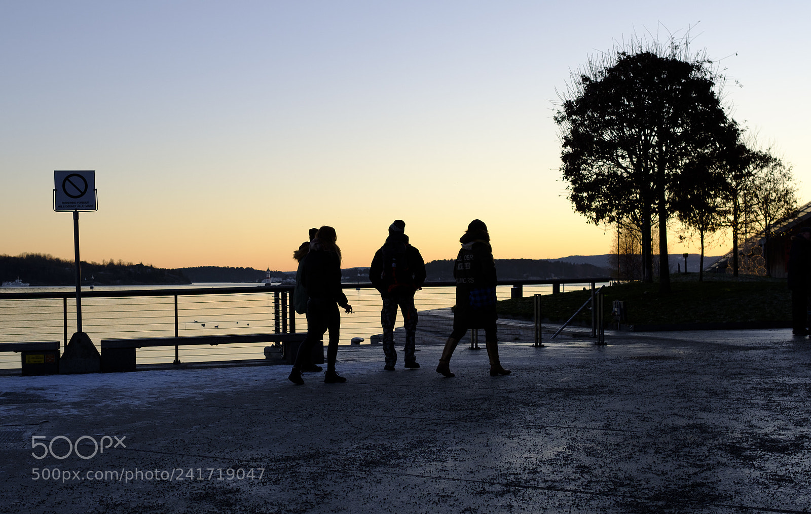 Fujifilm X-T2 sample photo. A stroll at tjuvholmen photography