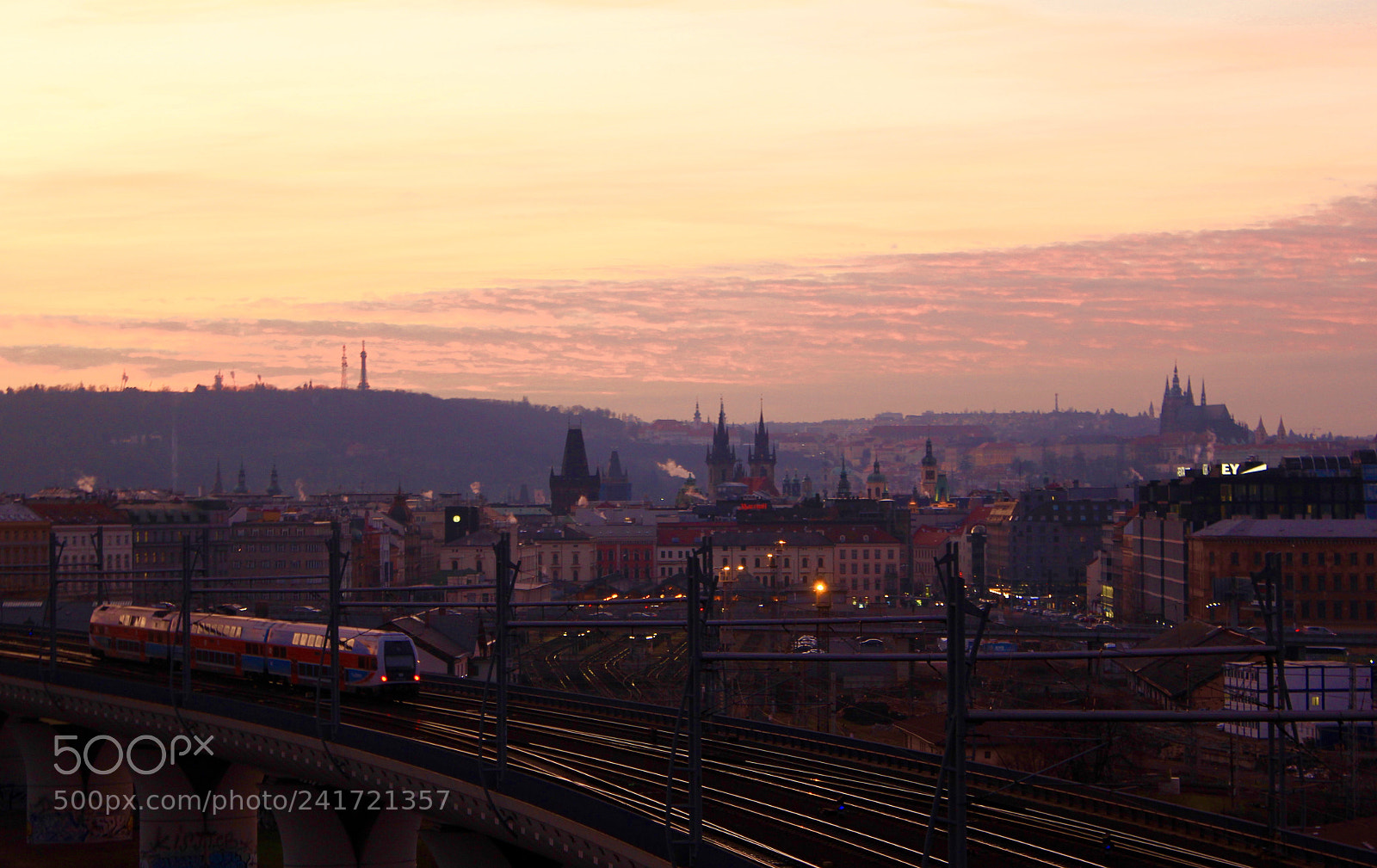 Canon EOS 550D (EOS Rebel T2i / EOS Kiss X4) sample photo. Sunset over prague photography