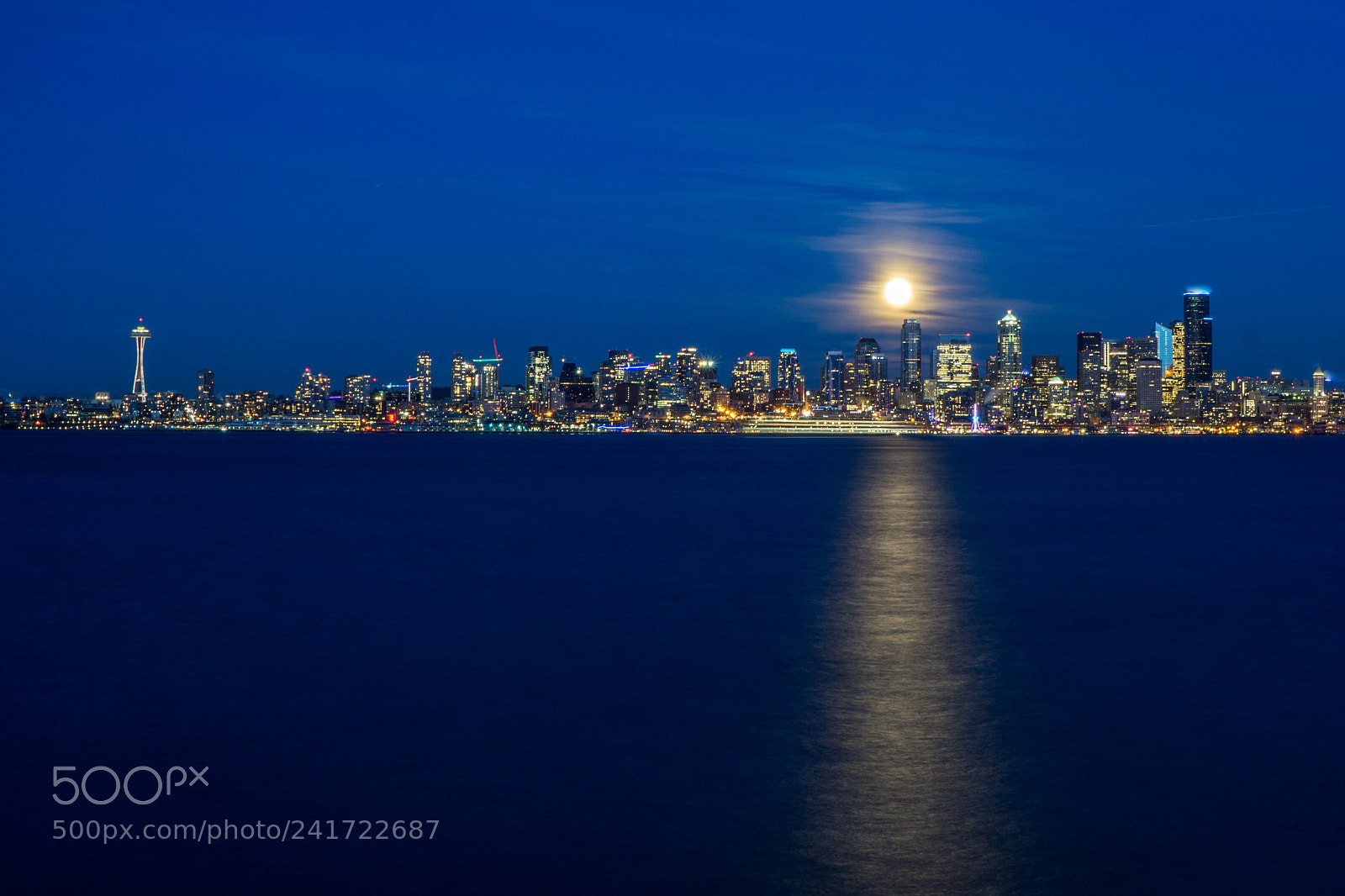 Sony a5100 sample photo. Seattle moon photography