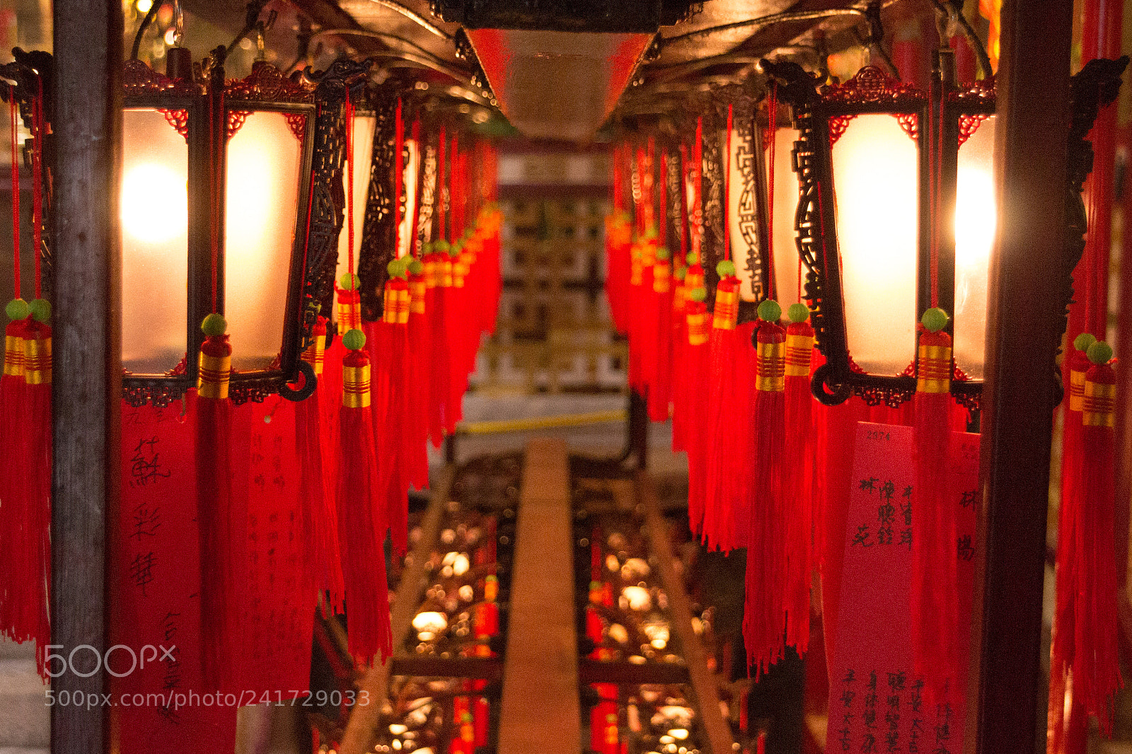 Canon EOS 600D (Rebel EOS T3i / EOS Kiss X5) sample photo. Lanterns in the man photography