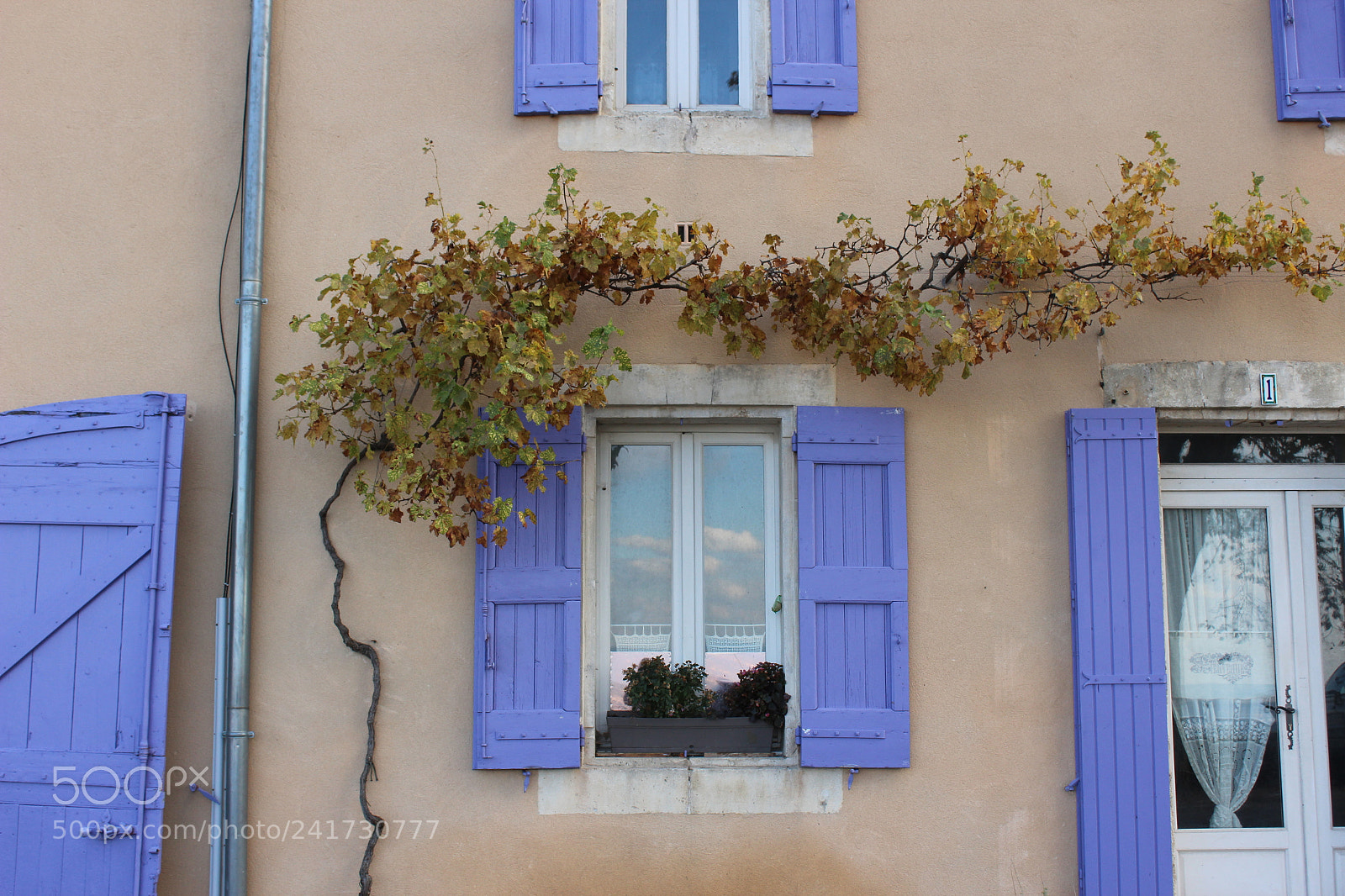 Canon EOS 1200D (EOS Rebel T5 / EOS Kiss X70 / EOS Hi) sample photo. Windows to france photography