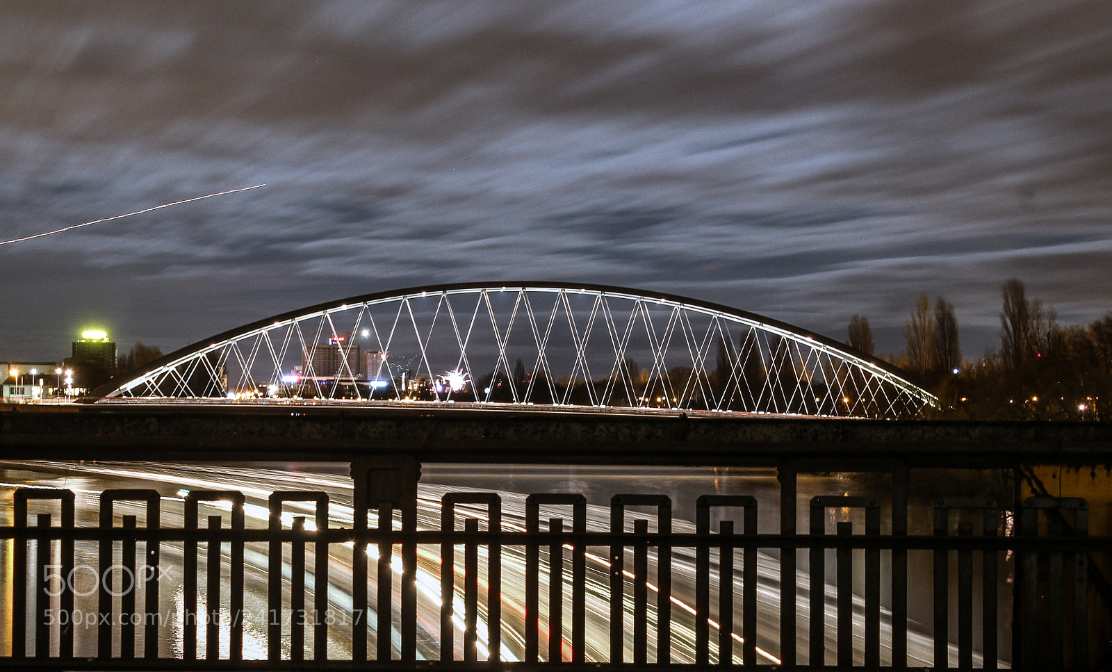 Canon EOS 1200D (EOS Rebel T5 / EOS Kiss X70 / EOS Hi) sample photo. Lighttrails in river under photography