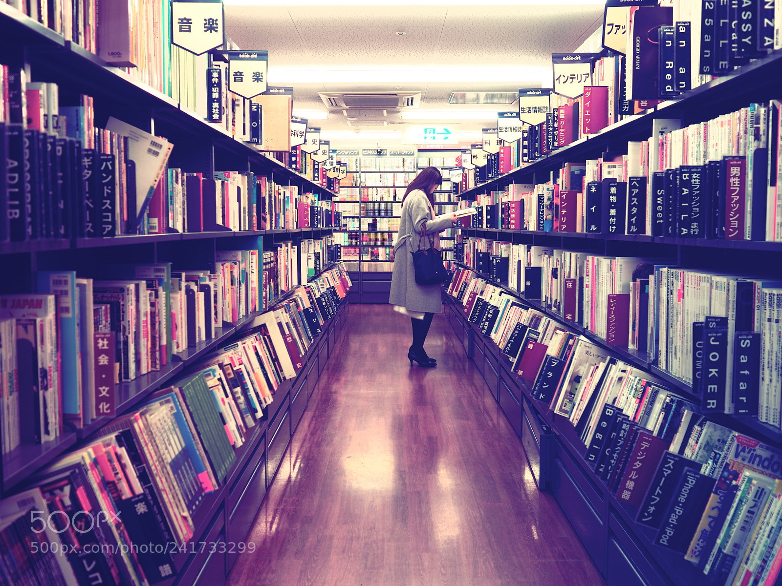 Olympus OM-D E-M1 sample photo. Bookstore! photography