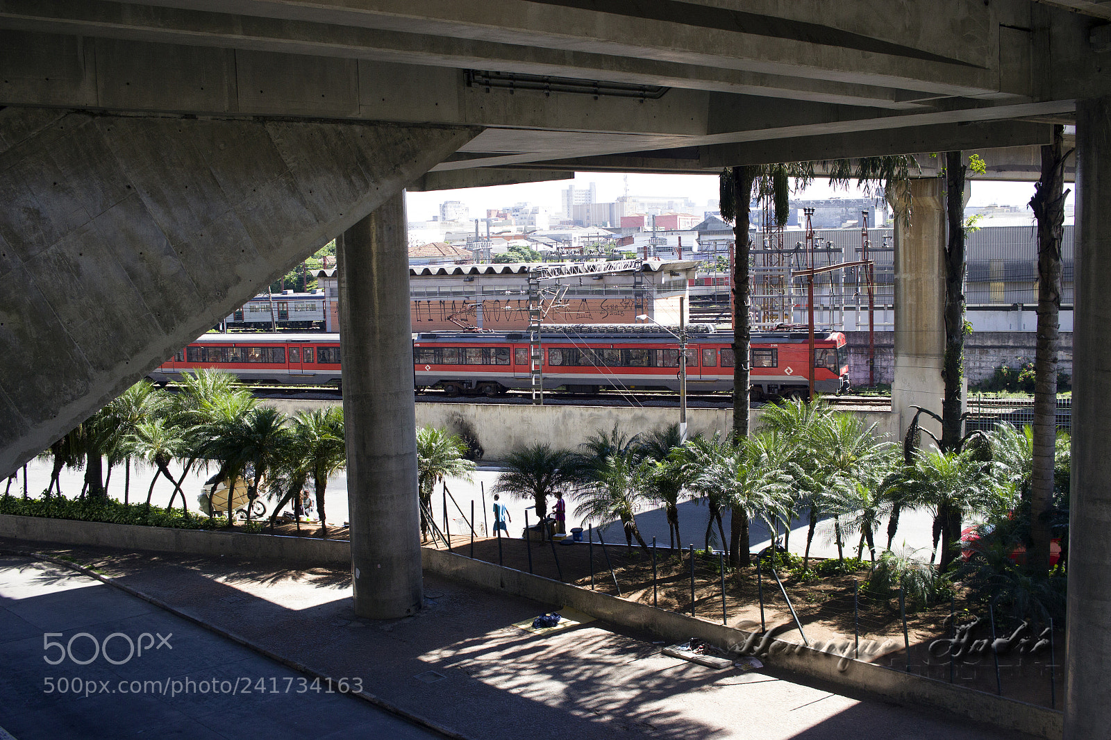 Canon EOS 600D (Rebel EOS T3i / EOS Kiss X5) sample photo. Cidade photography