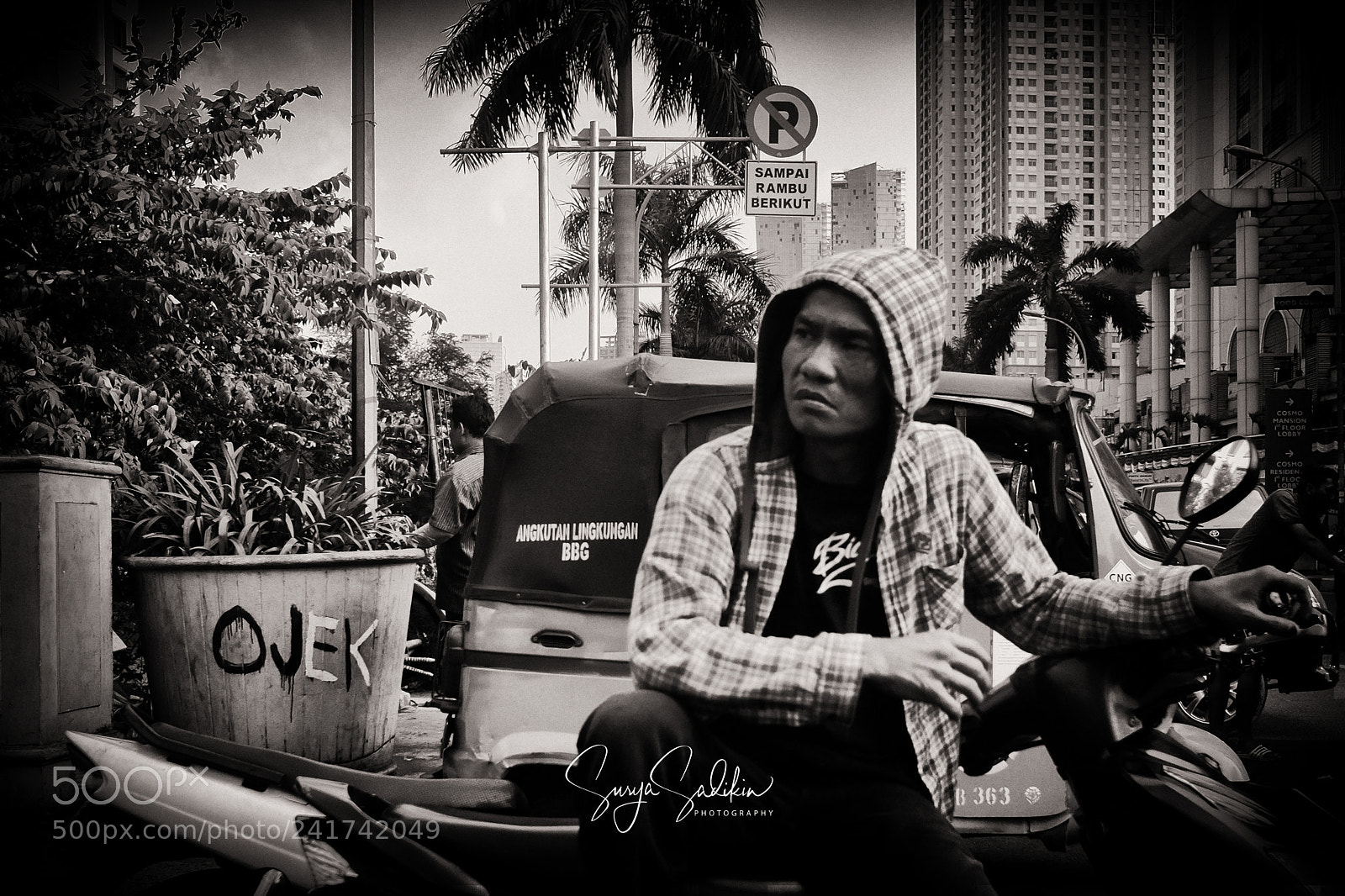 Fujifilm X70 sample photo. Ojek - motor taxi photography
