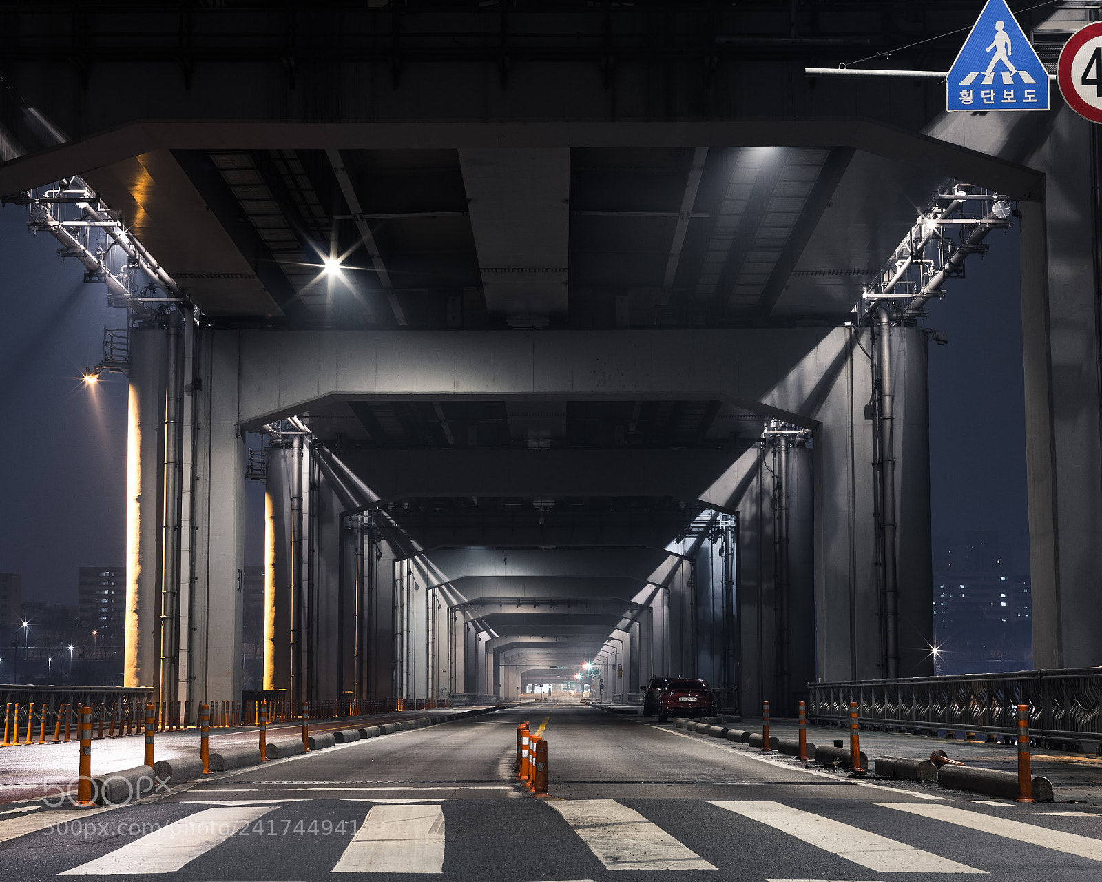 Canon EOS 750D (EOS Rebel T6i / EOS Kiss X8i) sample photo. Under the bridge photography